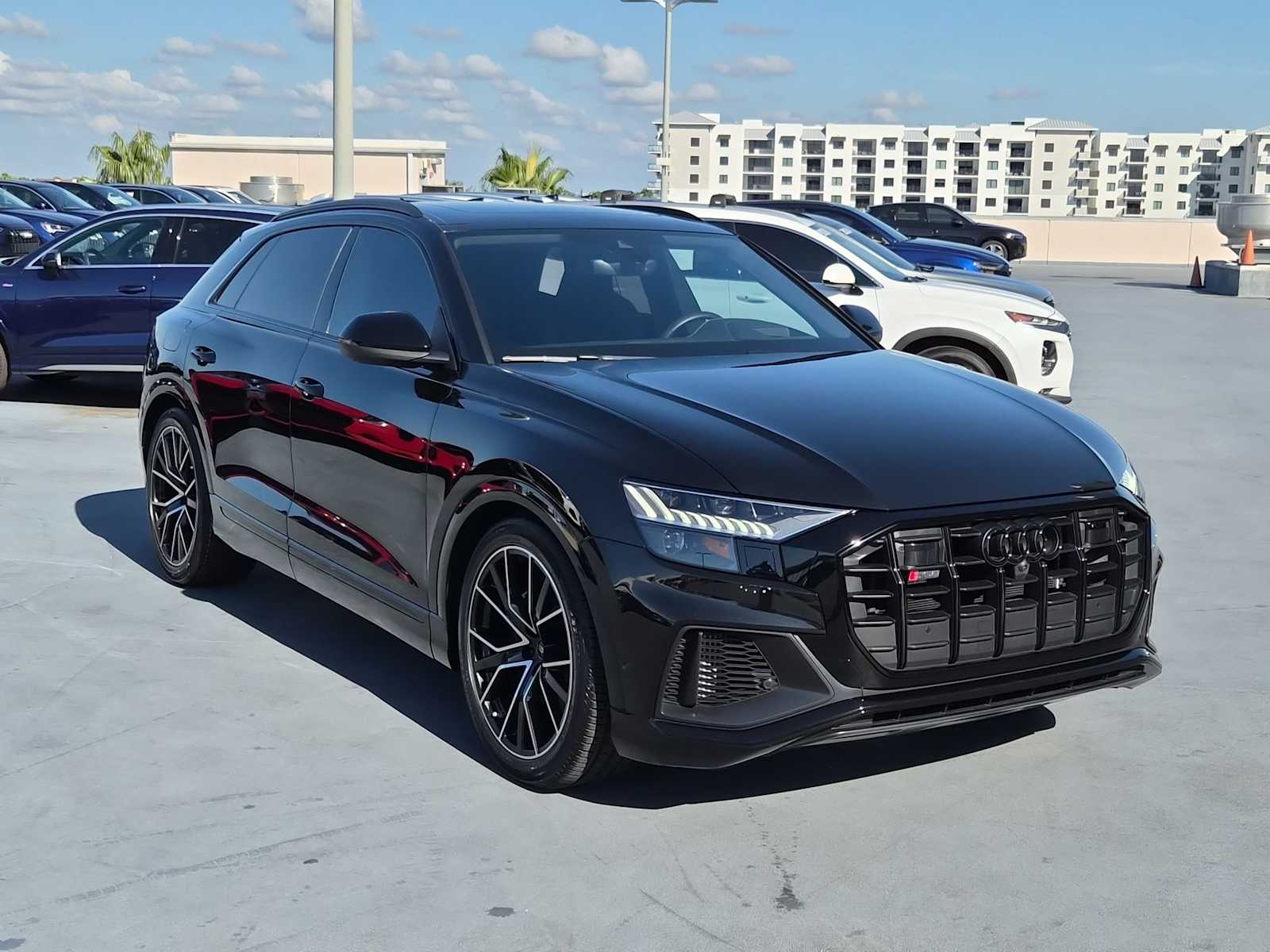 Thumbnail: 2023 Audi SQ8 - 8