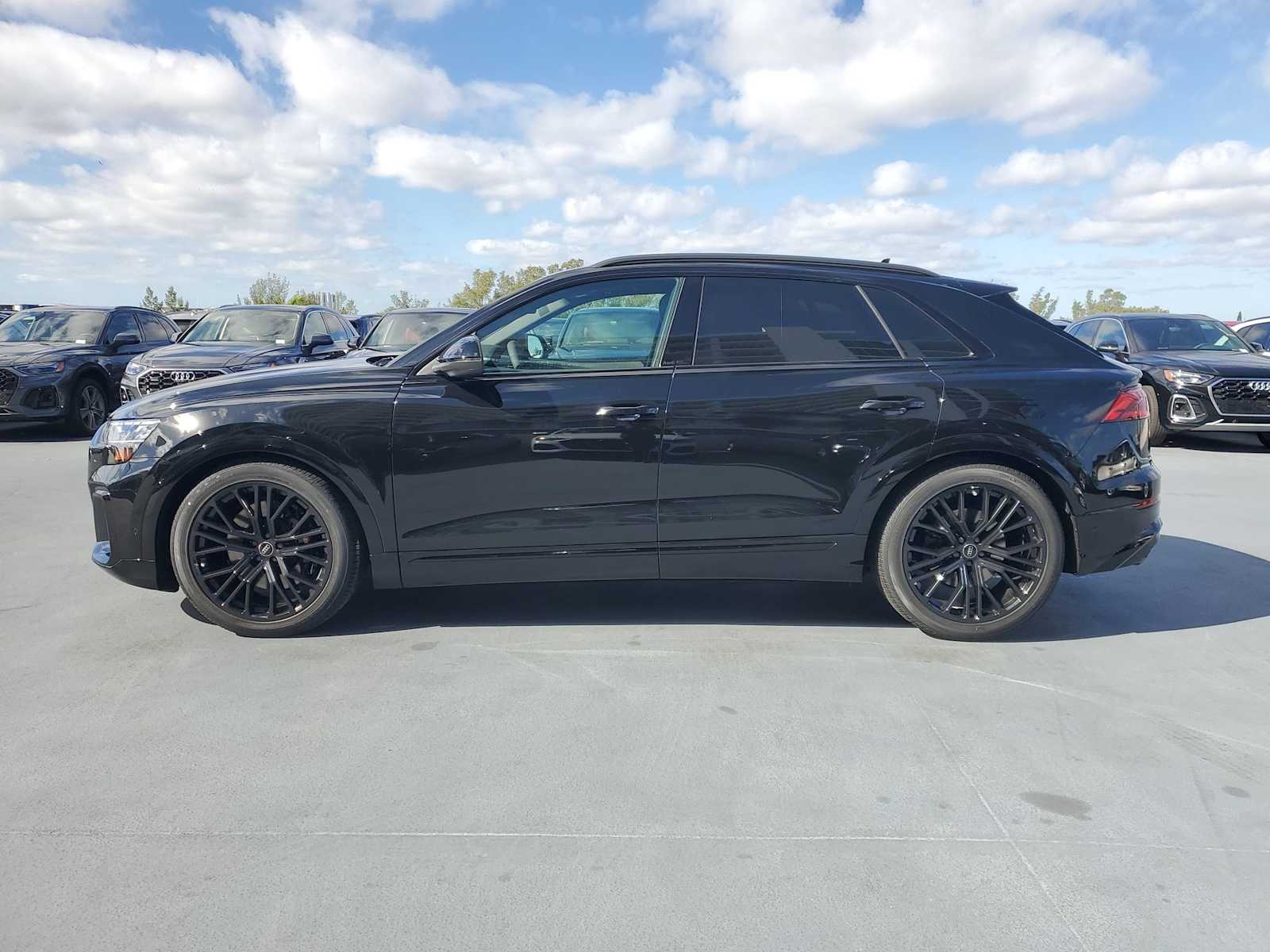 Thumbnail: 2025 Audi SQ8 - 3