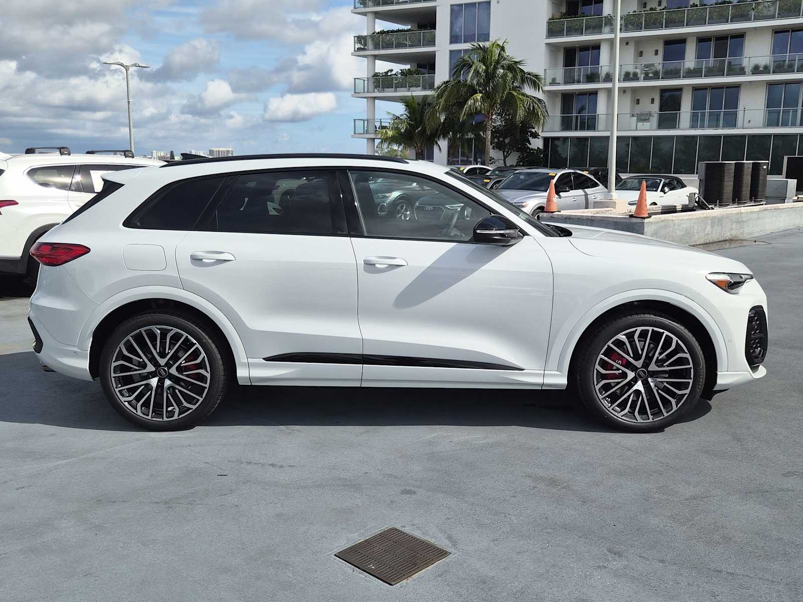 Thumbnail: 2025 Audi SQ5 - 7