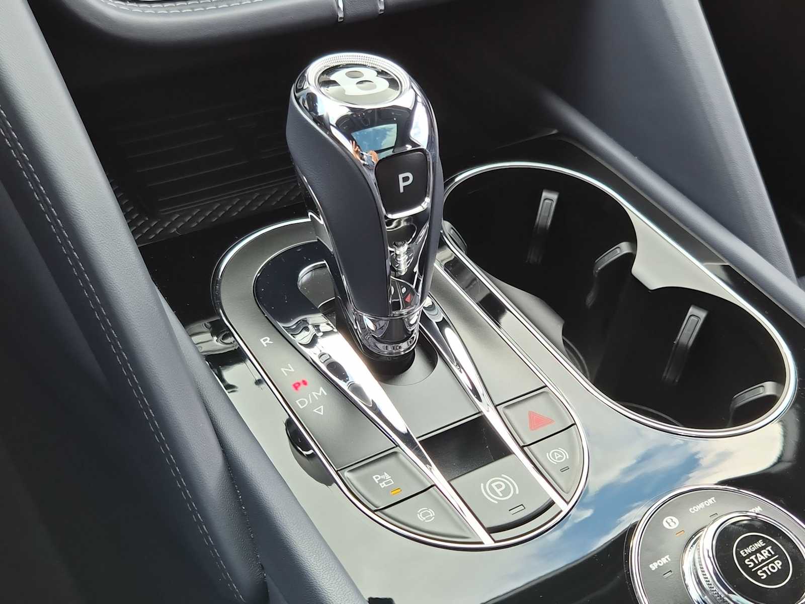 Thumbnail: 2025 Bentley Bentayga - 24