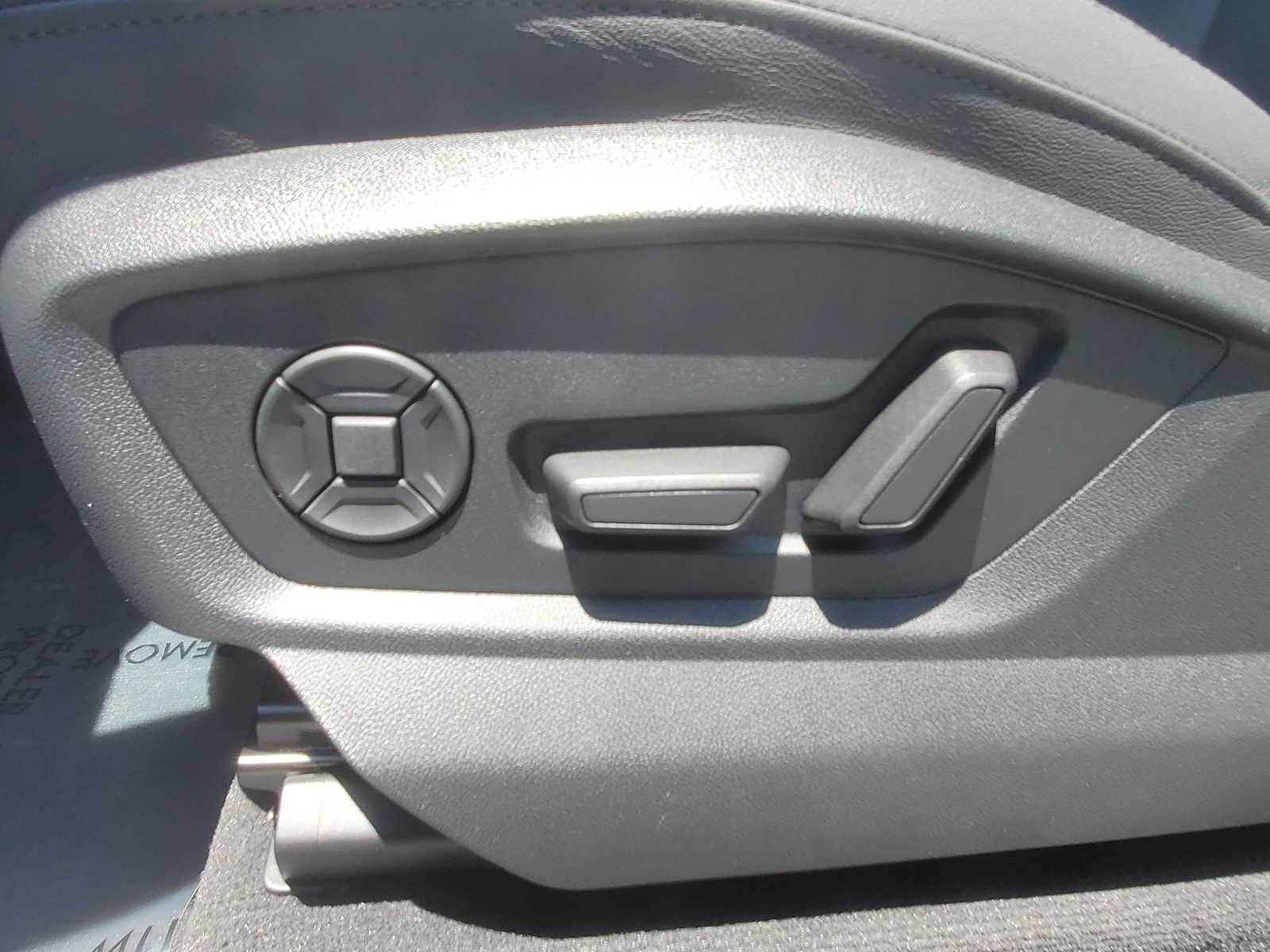 Thumbnail: 2023 Audi Q7 - 16