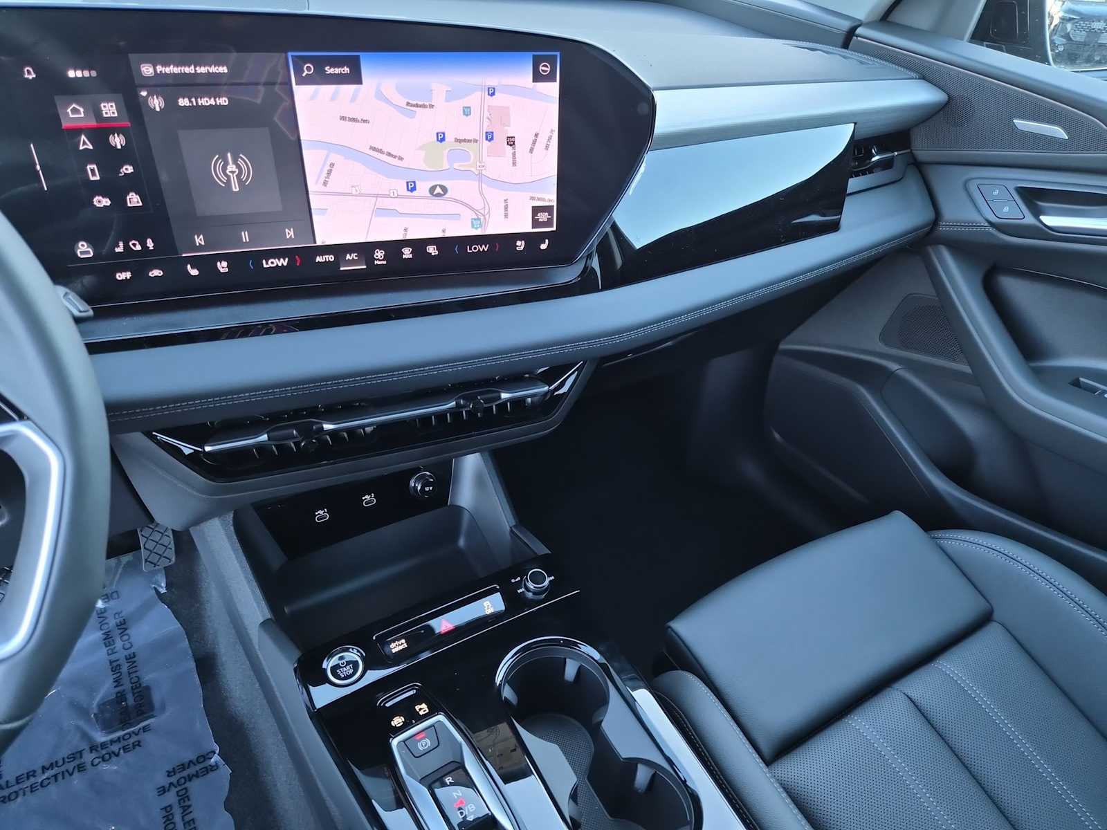 Thumbnail: 2025 Audi Q6 e-tron - 23