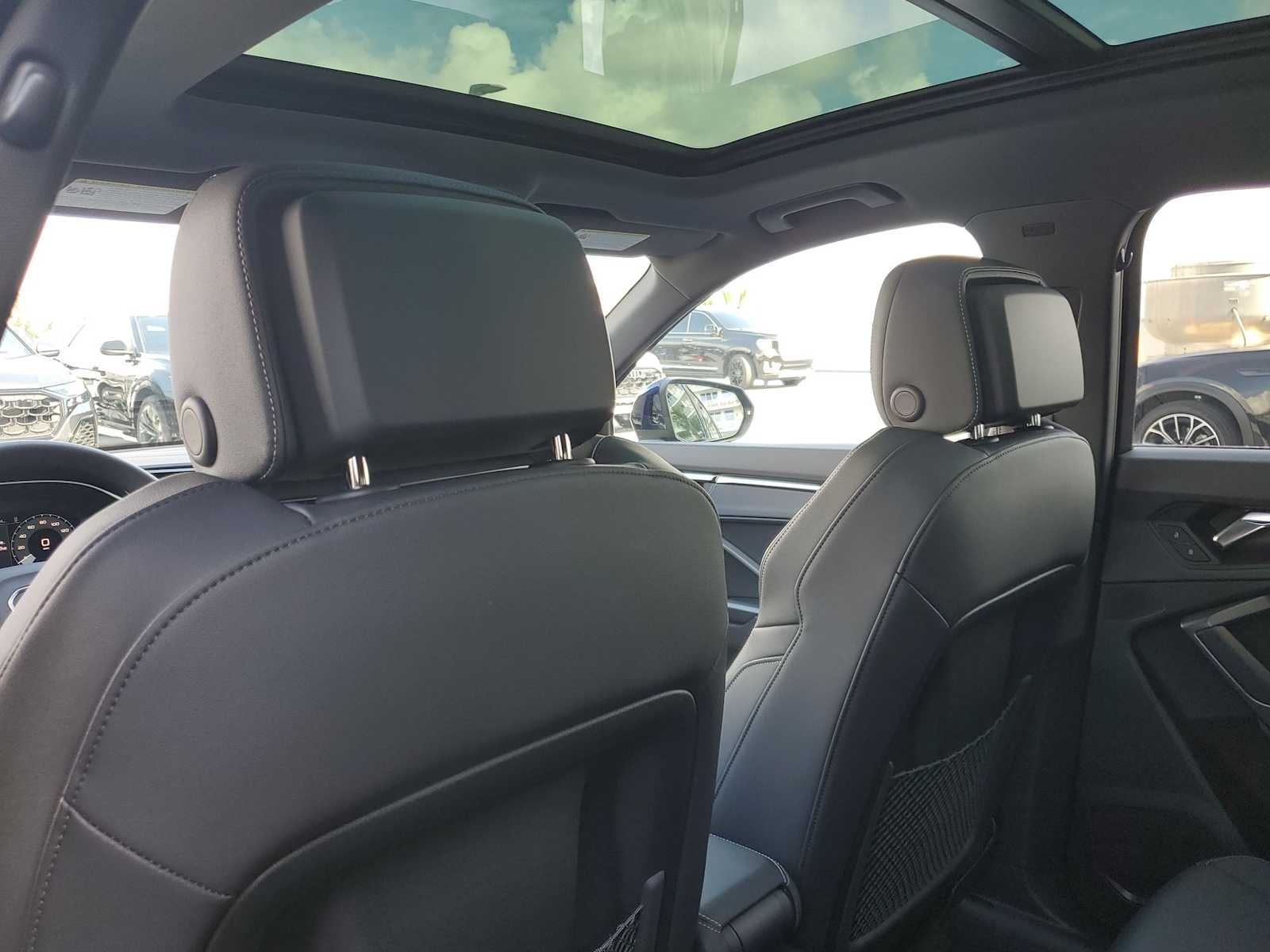 Thumbnail: 2025 Audi Q3 - 14