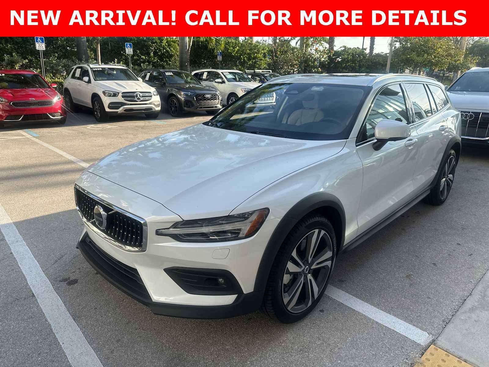 Thumbnail: 2025 Volvo S60 - 1