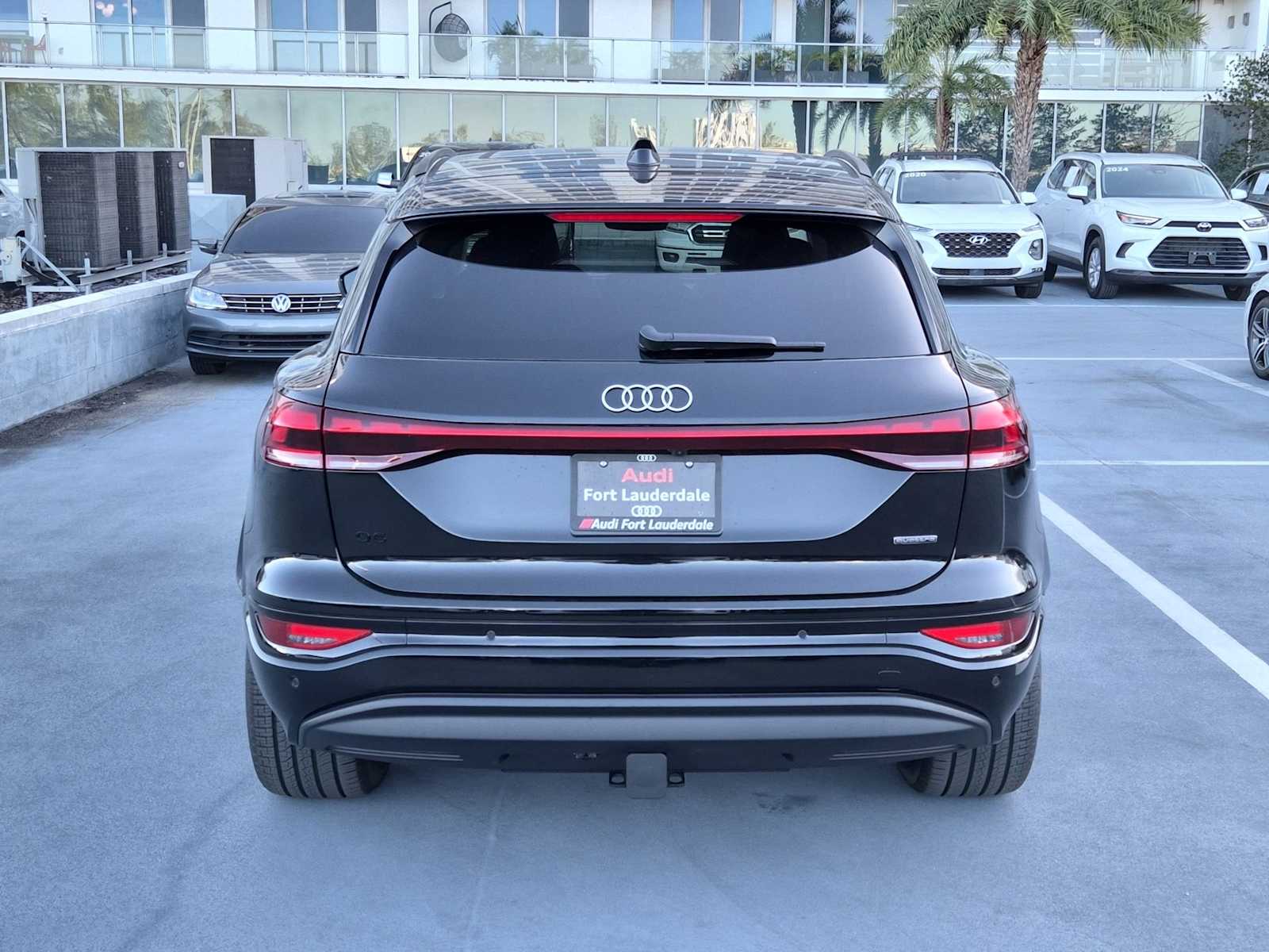 Thumbnail: 2025 Audi Q6 e-tron - 5