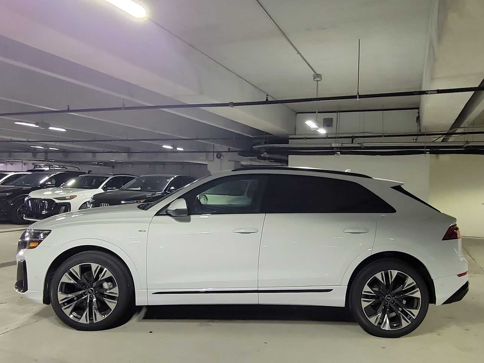 Thumbnail: 2026 Audi Q8 - 3