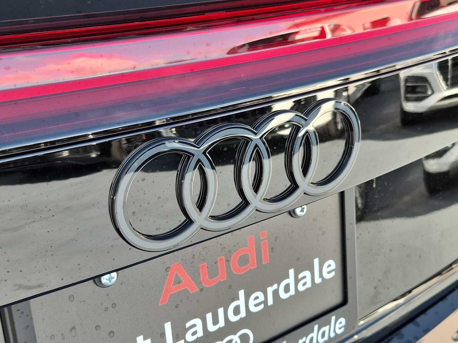 Thumbnail: 2026 Audi RS Q8 - 10