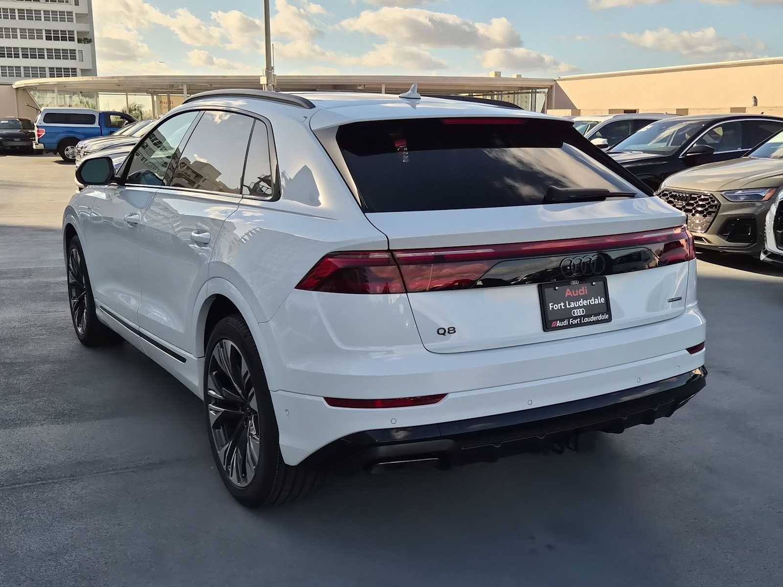 Thumbnail: 2026 Audi Q8 - 4