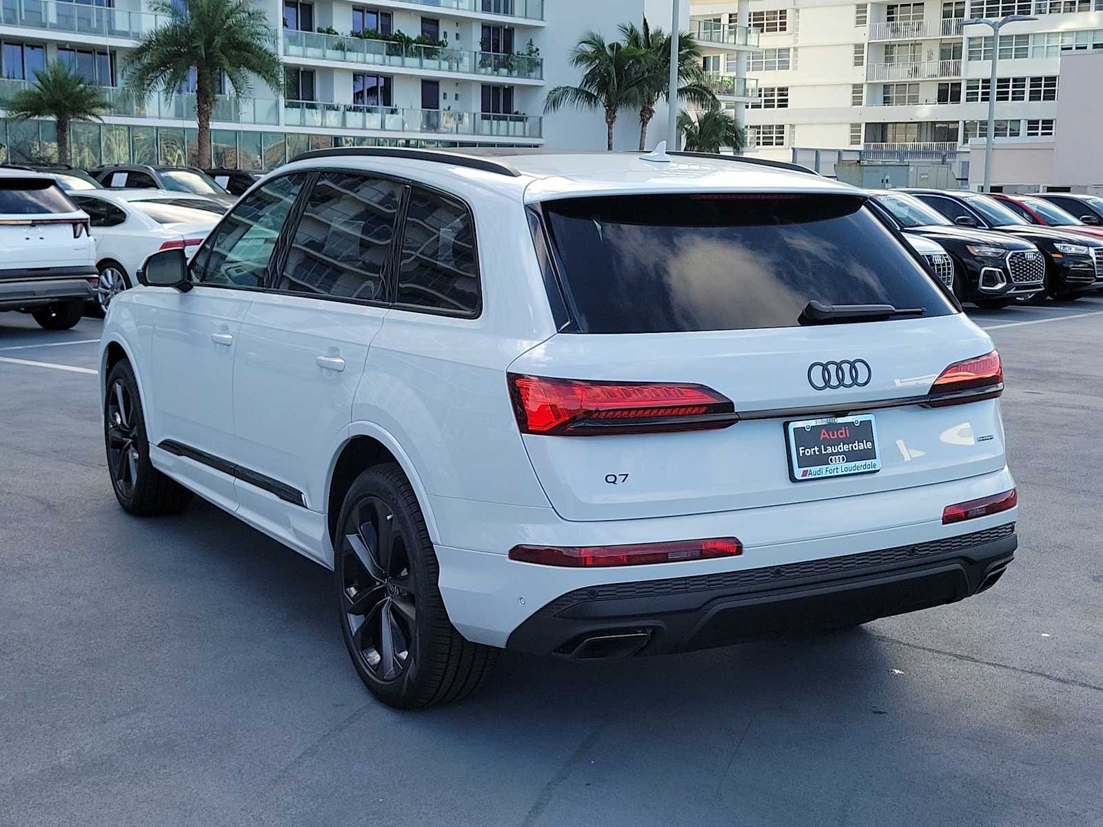 Thumbnail: 2025 Audi Q7 - 4