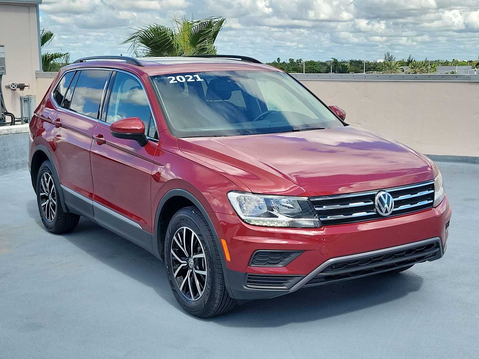 Thumbnail: 2021 Volkswagen Tiguan - 8