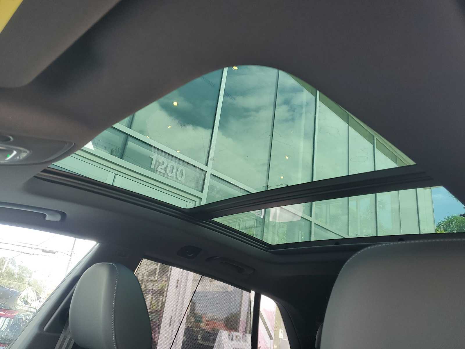 Thumbnail: 2025 Audi Q8 - 14