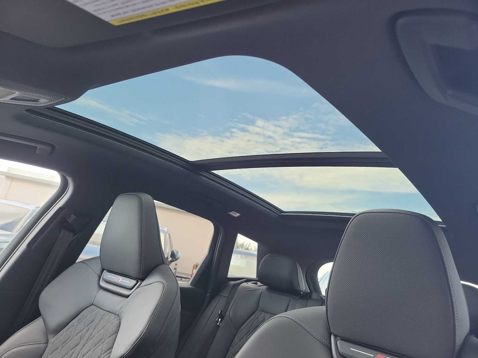 Thumbnail: 2025 Audi SQ6 e-tron - 17
