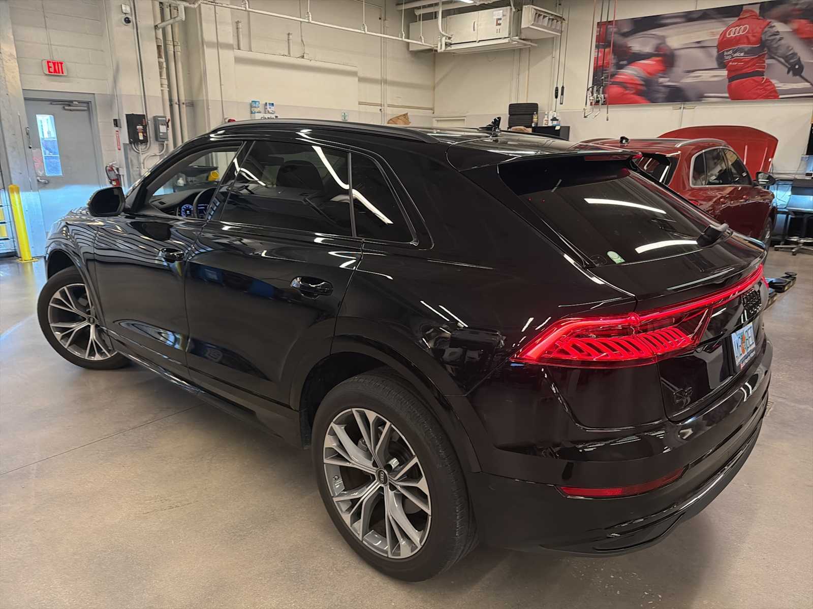 Thumbnail: 2023 Audi Q8 - 4