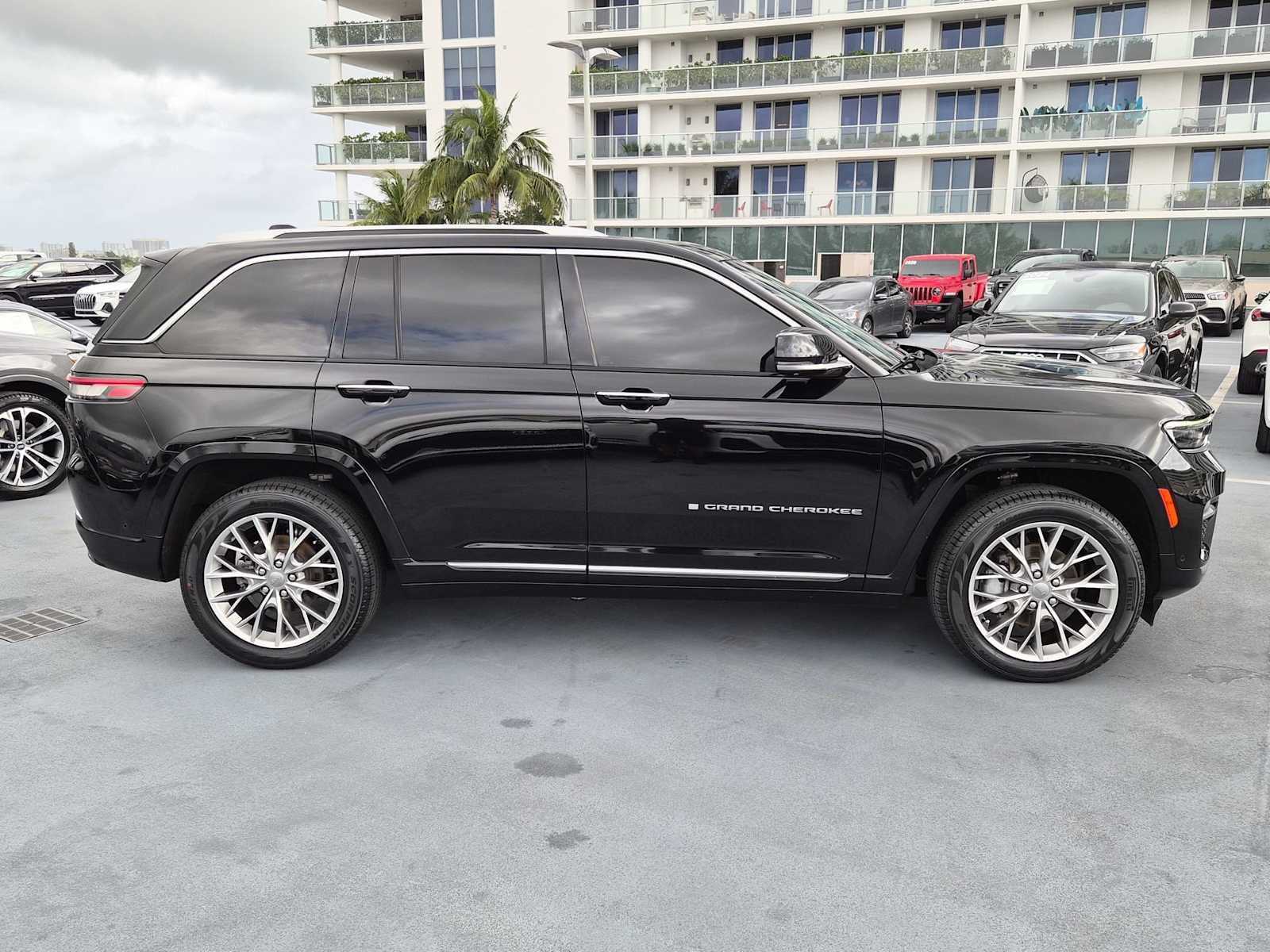 Thumbnail: 2022 Jeep Grand Cherokee - 7