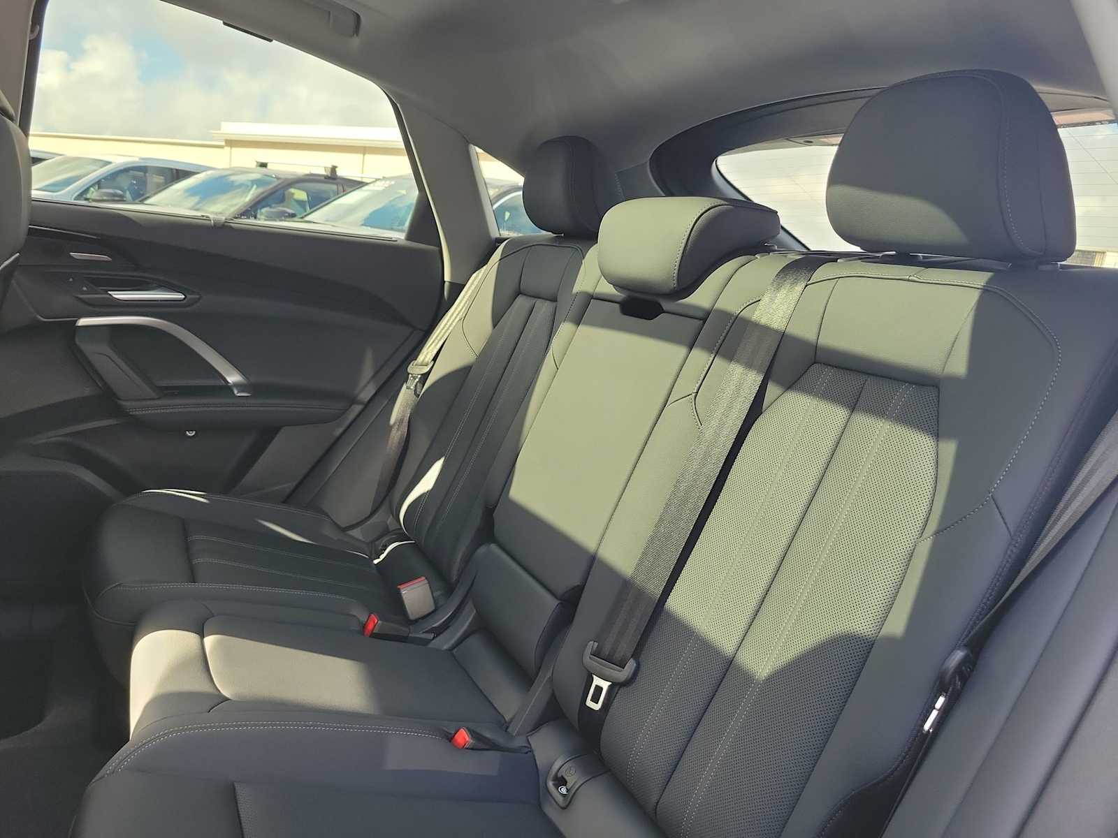 Thumbnail: 2025 Audi Q5 - 19