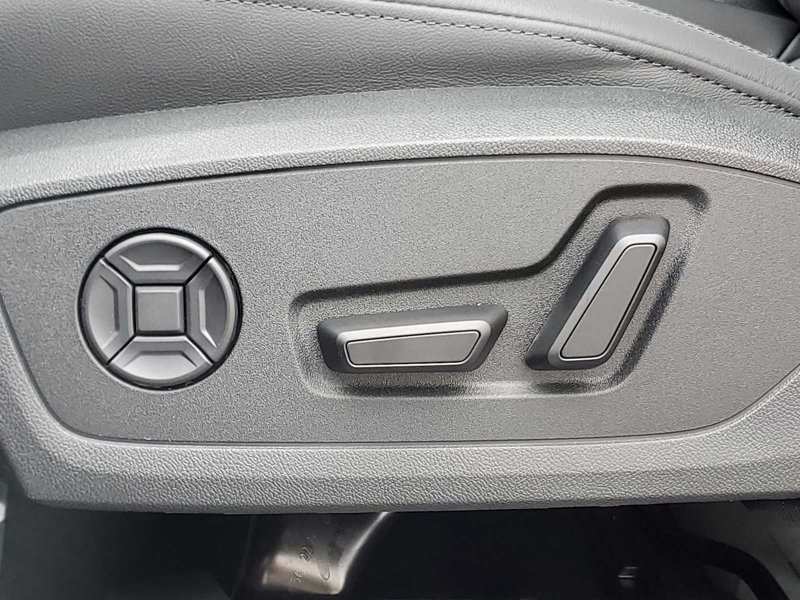 Thumbnail: 2024 Audi Q3 - 16