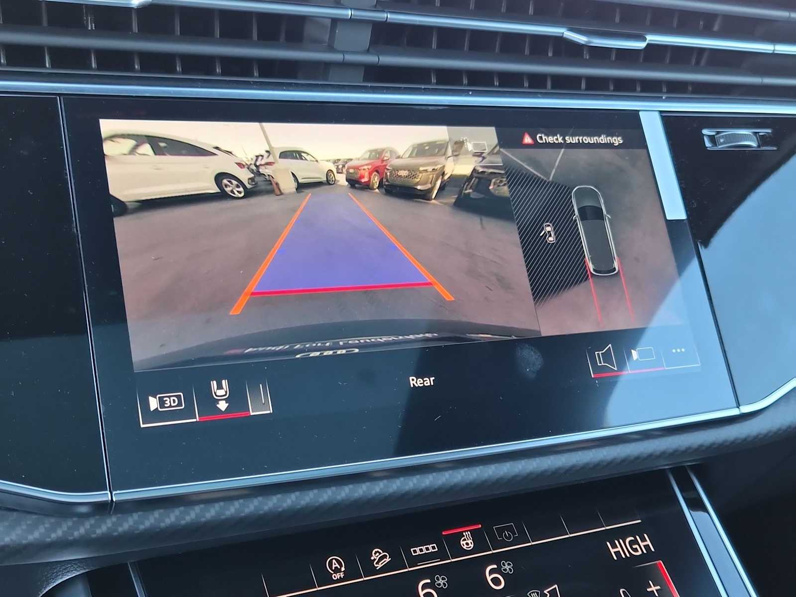 Thumbnail: 2026 Audi SQ7 - 24