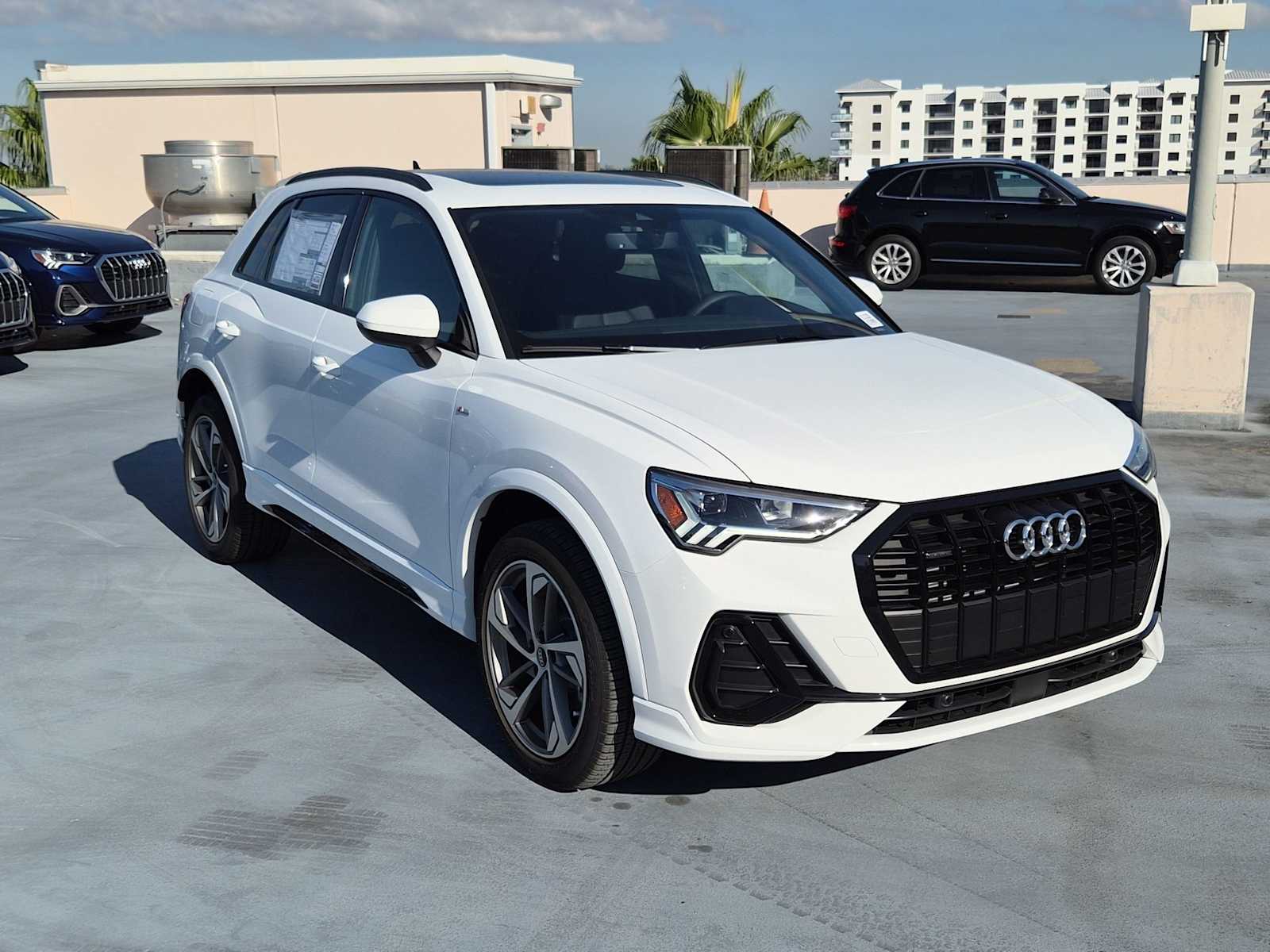 Thumbnail: 2025 Audi Q3 - 8