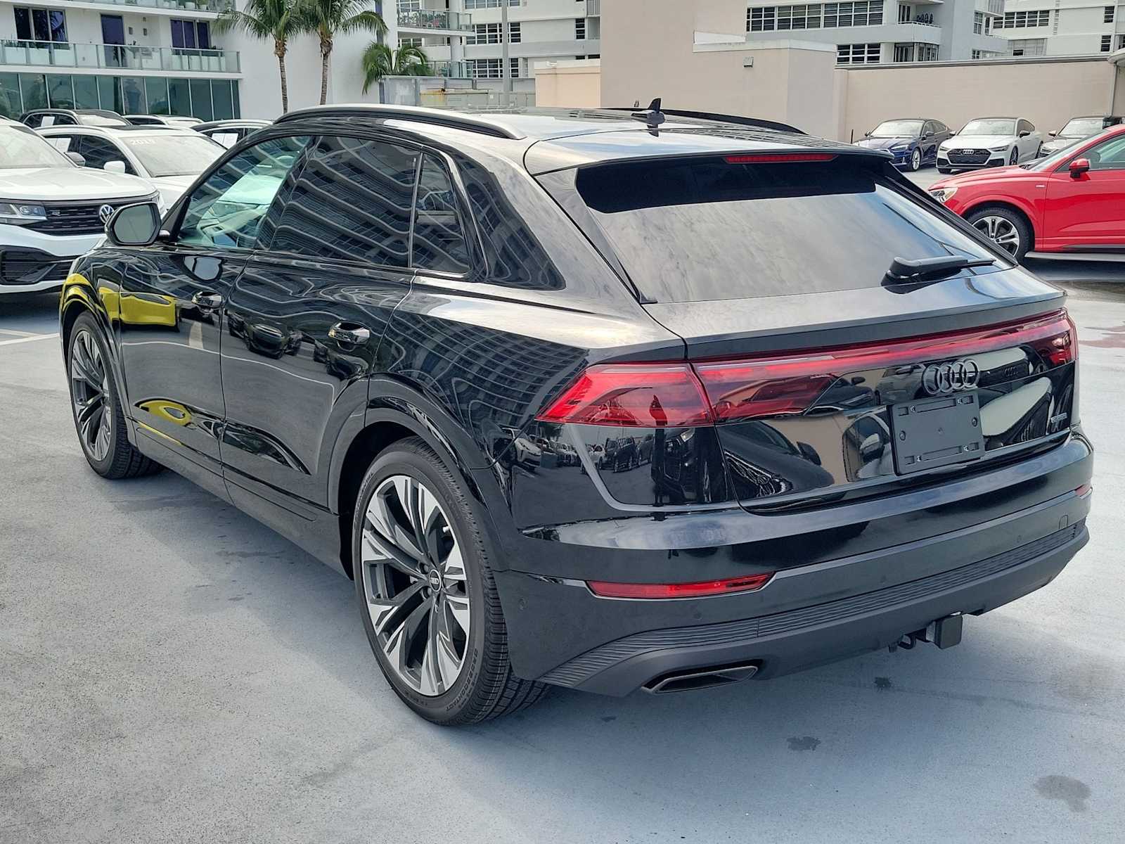 Thumbnail: 2025 Audi Q8 - 4