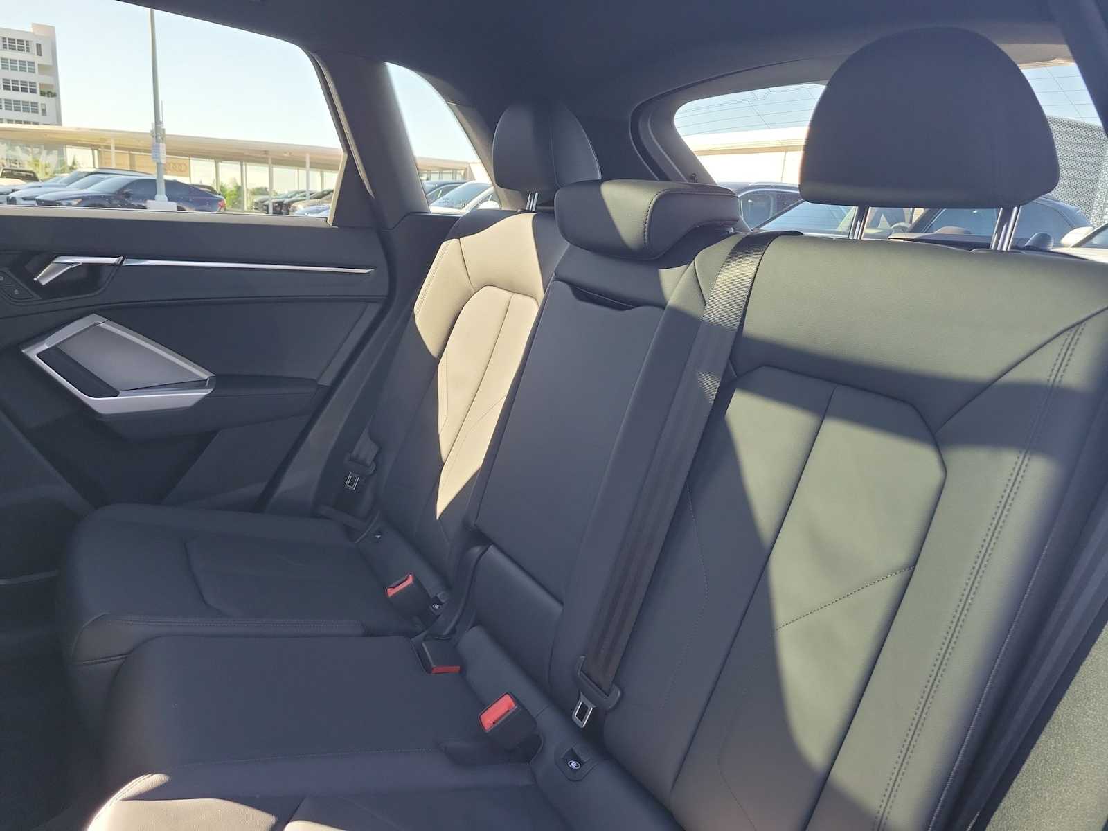 Thumbnail: 2025 Audi Q3 - 19