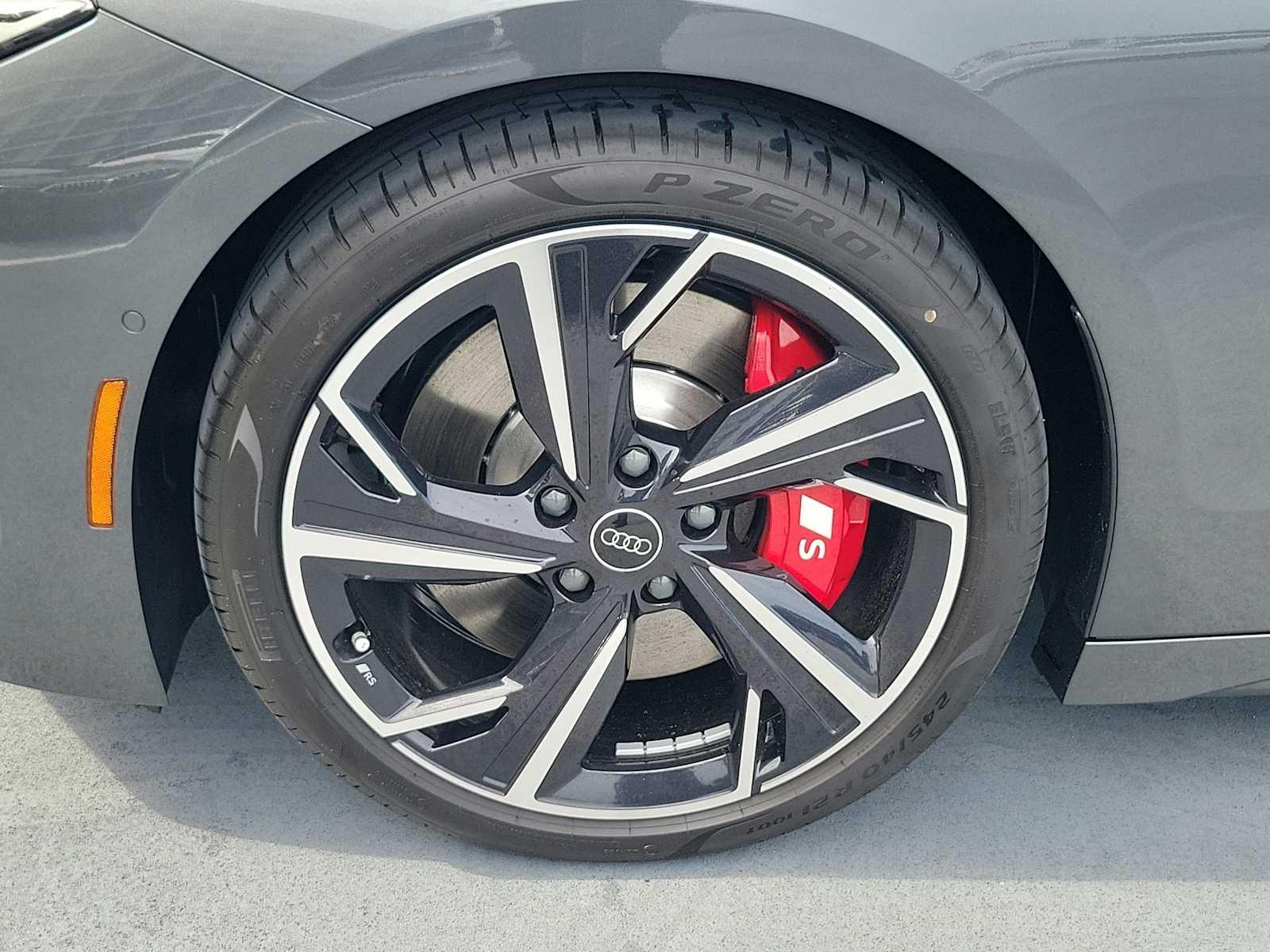 Thumbnail: 2025 Audi e-tron S - 12