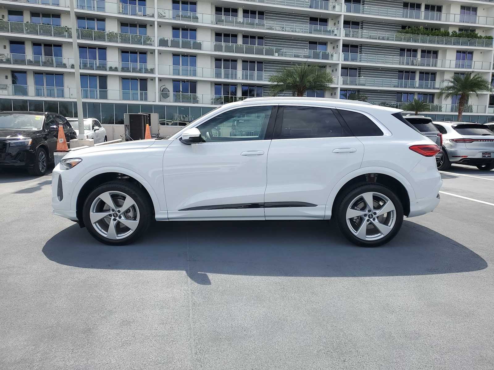 Thumbnail: 2025 Audi Q5 - 3