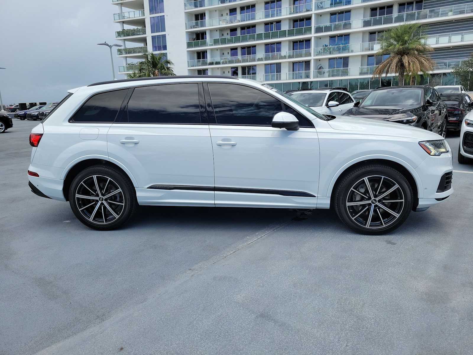 Thumbnail: 2023 Audi Q7 - 7