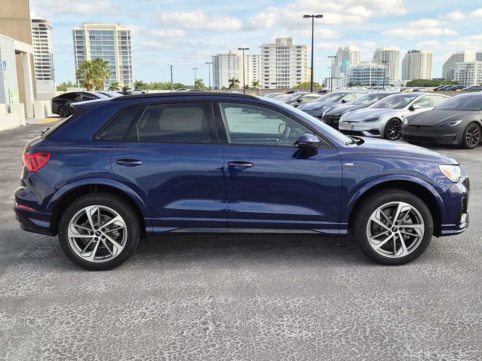 Thumbnail: 2025 Audi Q3 - 7