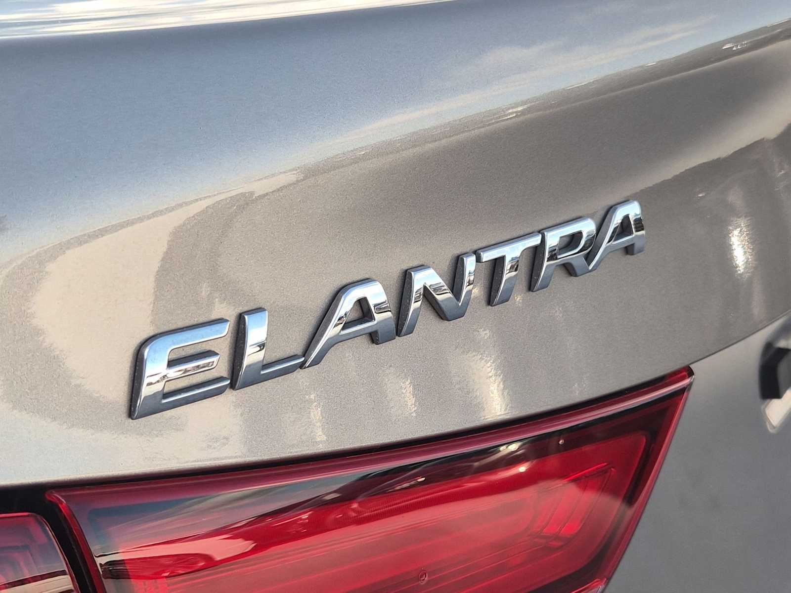 Thumbnail: 2016 Hyundai Elantra - 11