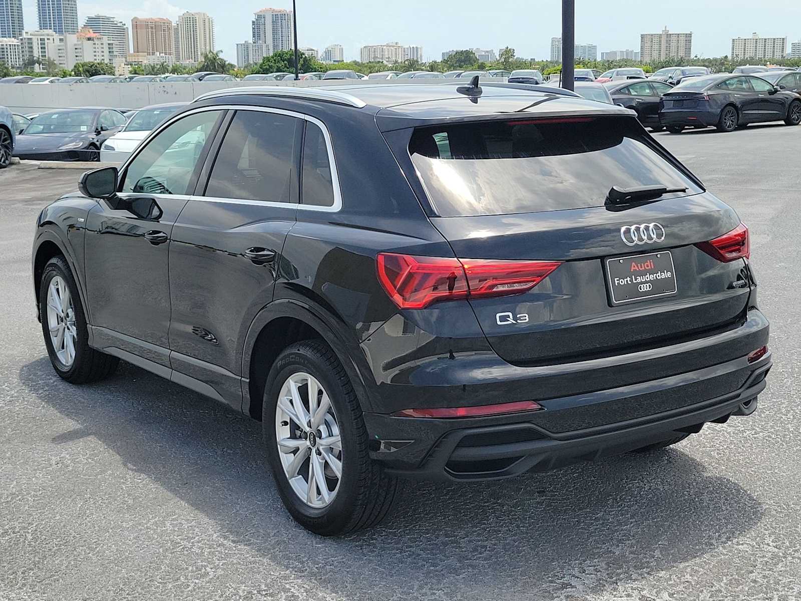 Thumbnail: 2025 Audi Q3 - 4