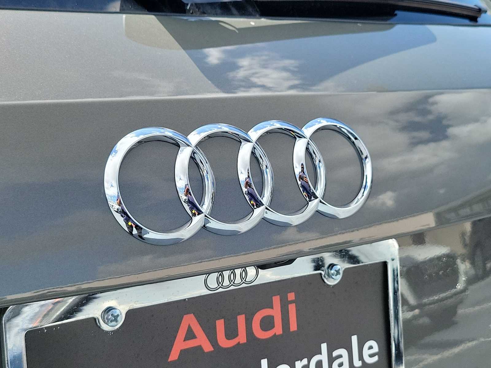 Thumbnail: 2025 Audi Q3 - 10