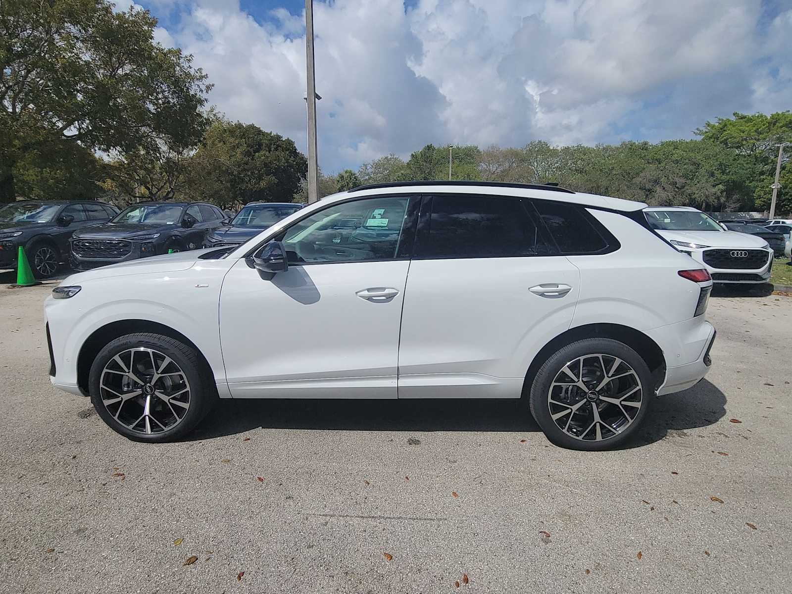 Thumbnail: 2026 Audi Q3 - 11