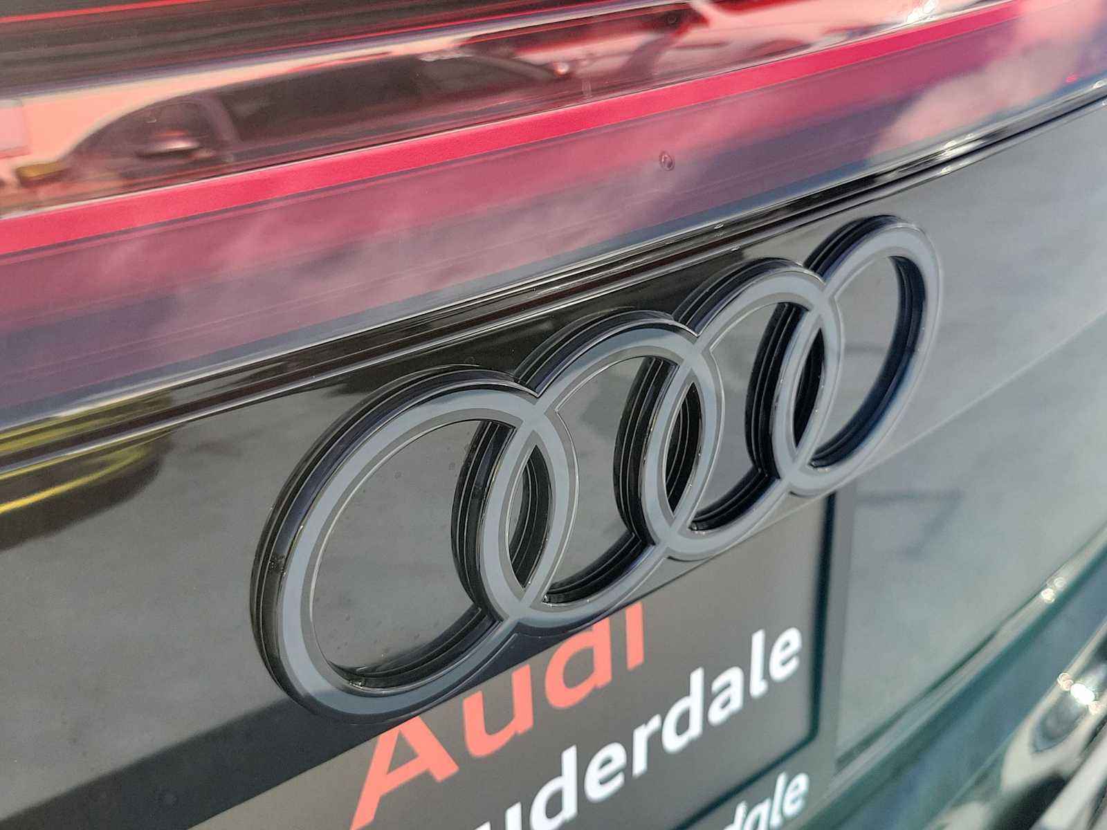 Thumbnail: 2026 Audi Q8 - 10