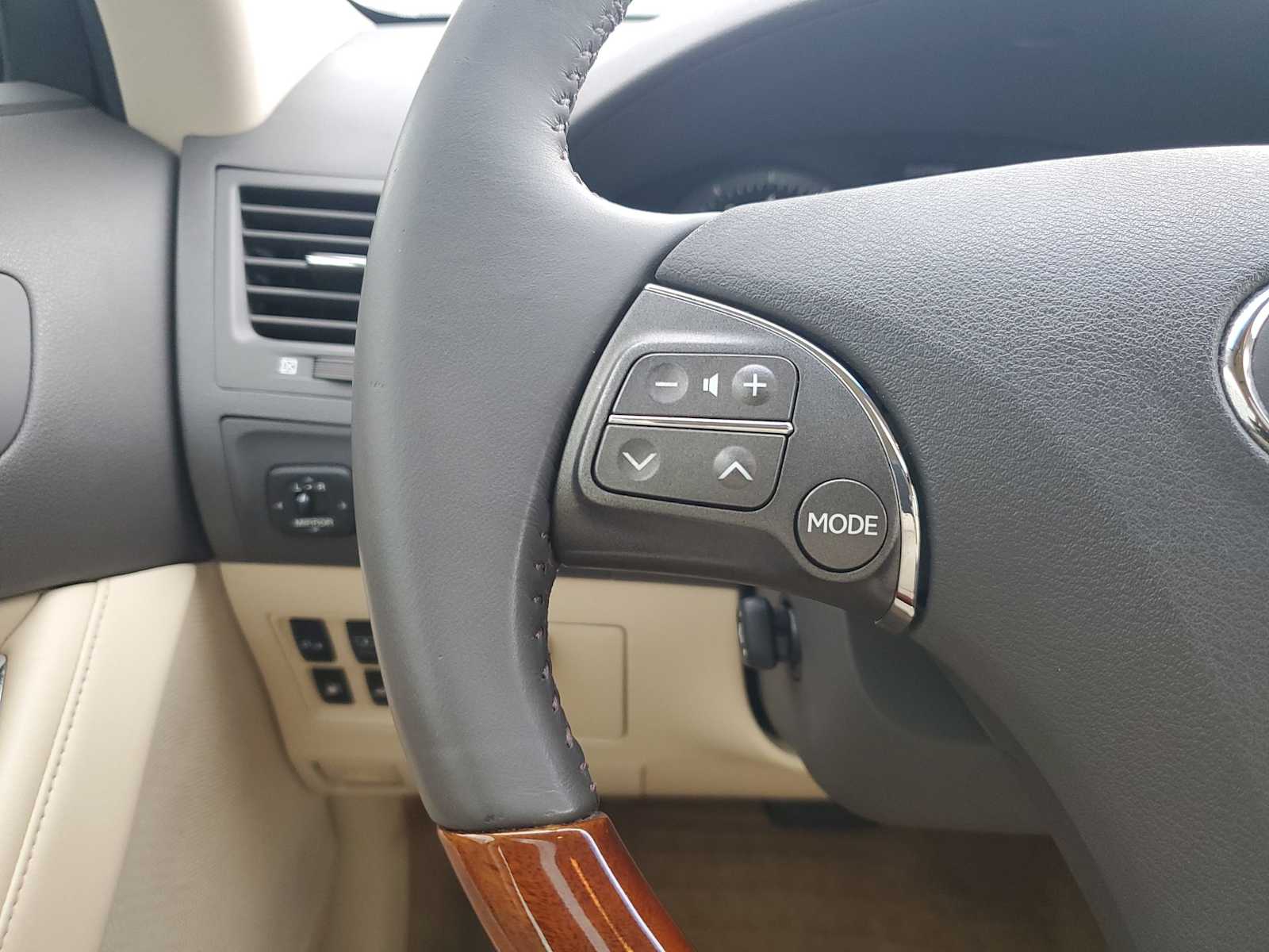 Thumbnail: 2012 Lexus ES - 16