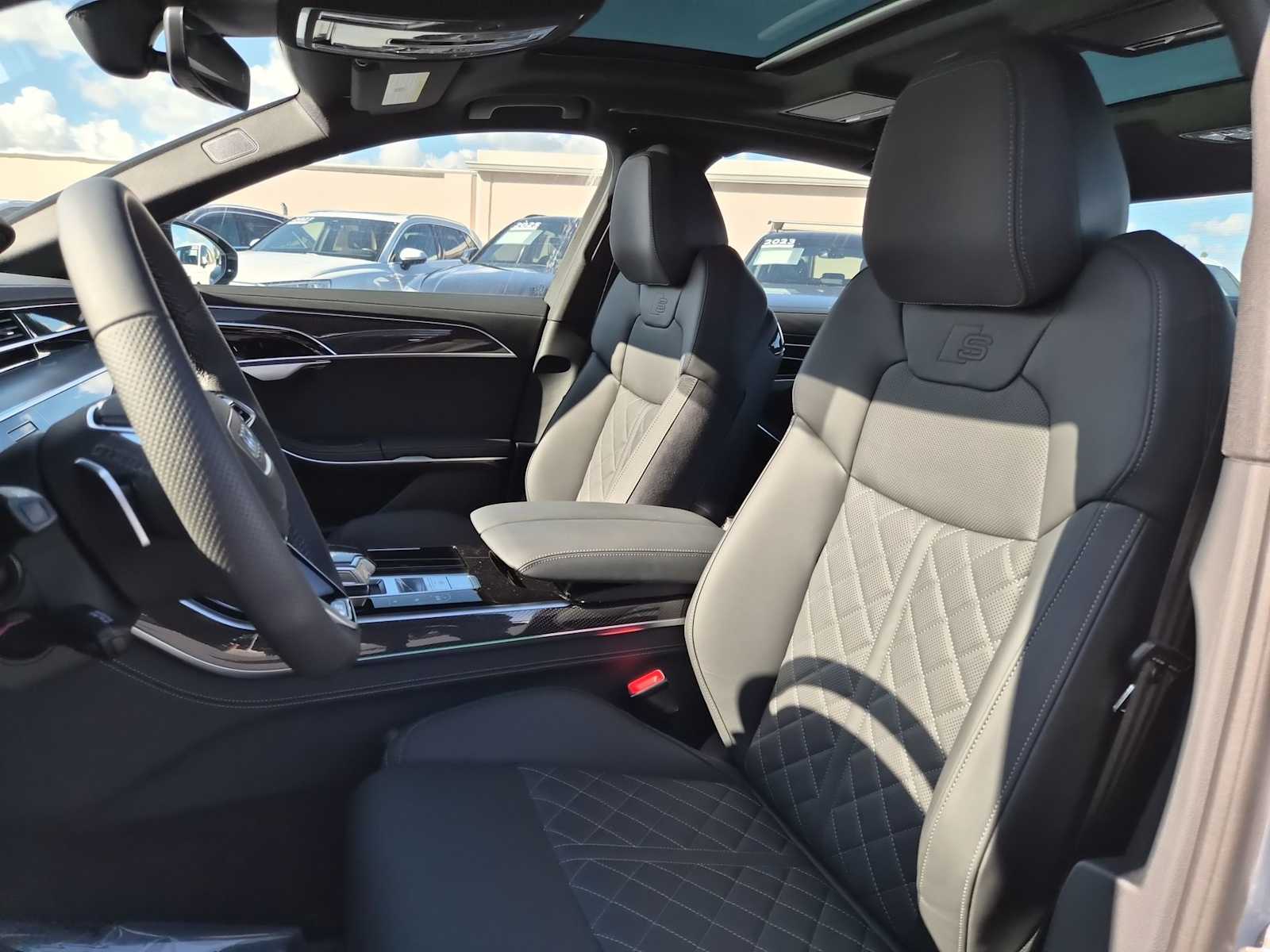 Thumbnail: 2025 Audi S8 - 15