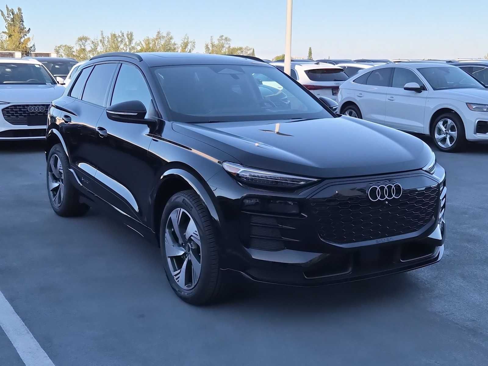 Thumbnail: 2025 Audi Q6 e-tron - 8