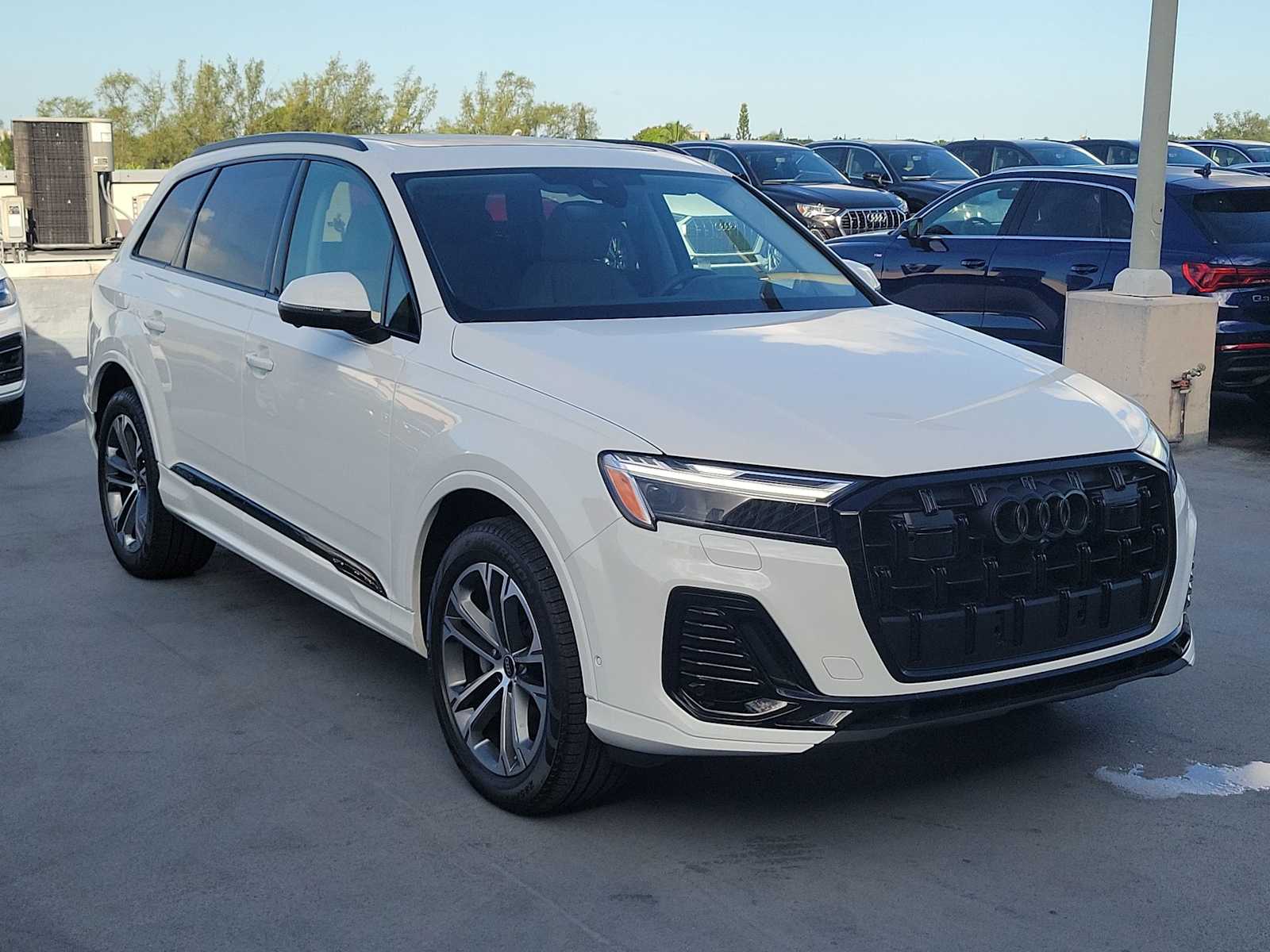 Thumbnail: 2026 Audi Q7 - 8