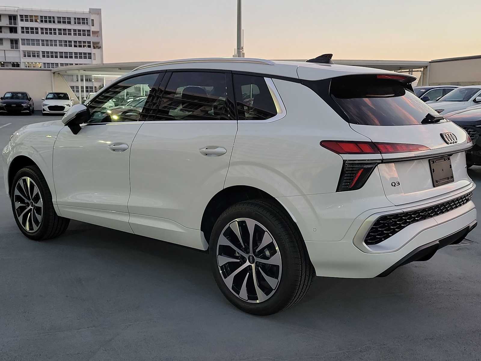 Thumbnail: 2026 Audi Q3 - 4