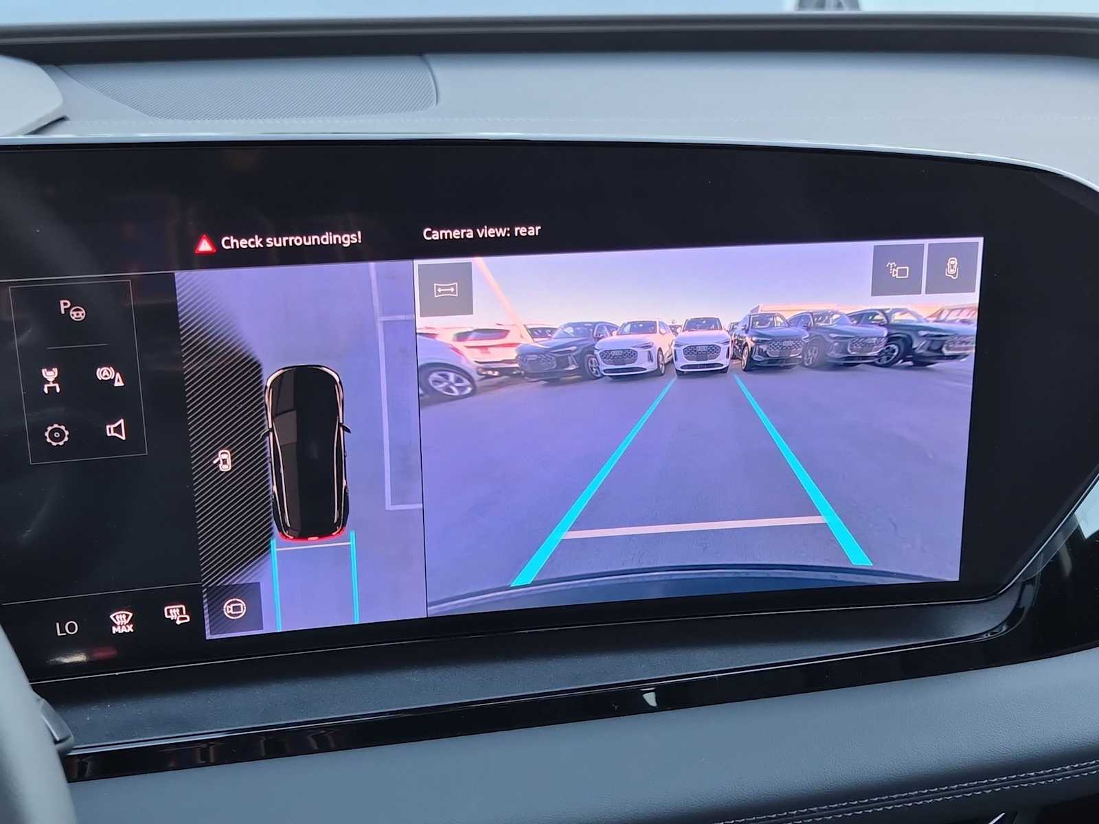 Thumbnail: 2025 Audi Q6 e-tron - 24