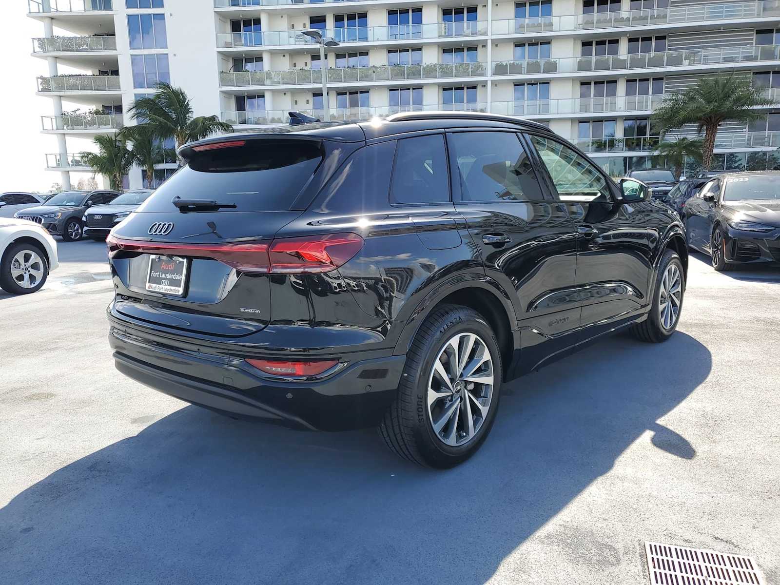 Thumbnail: 2025 Audi Q6 e-tron - 6