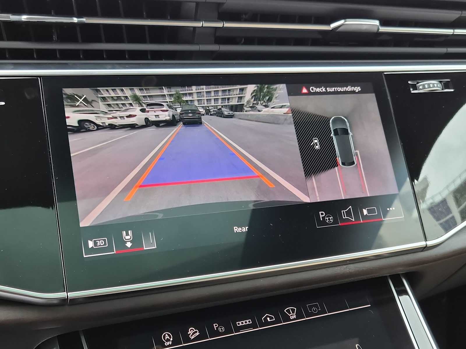 Thumbnail: 2023 Audi Q8 - 24