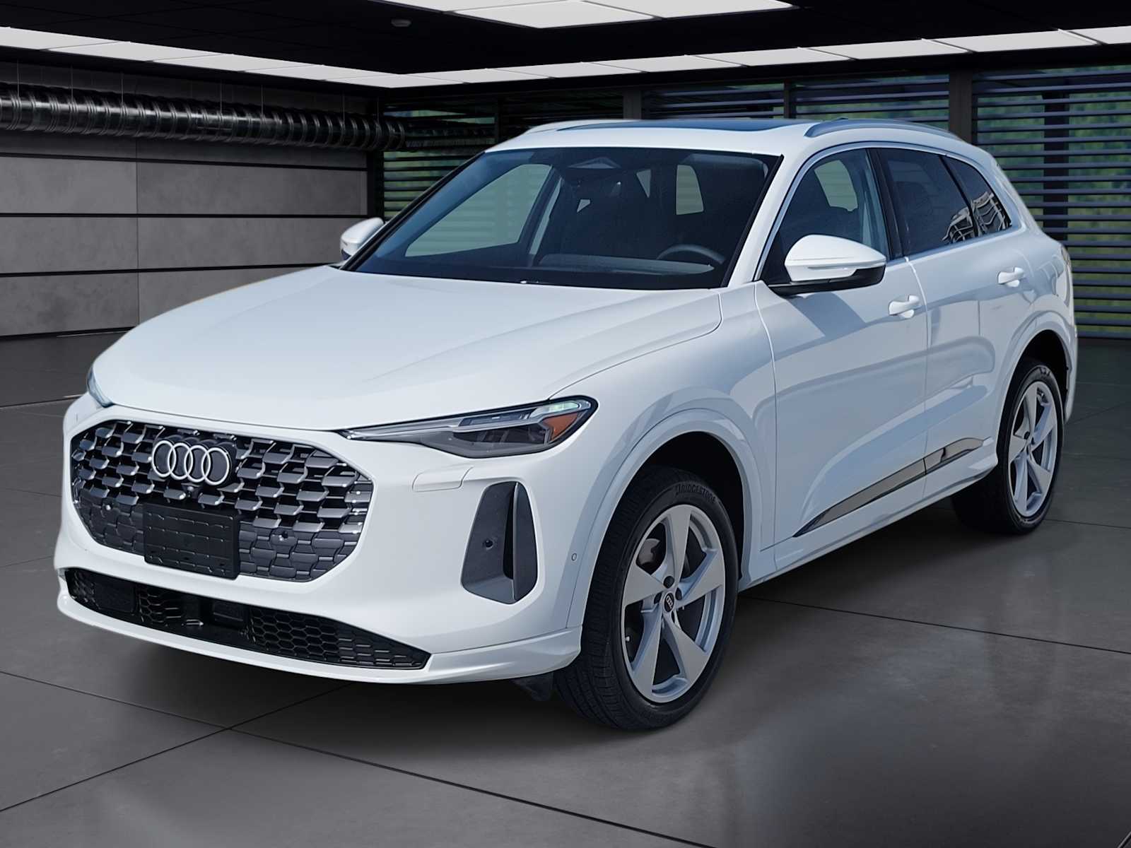 Thumbnail: 2025 Audi Q5 - 1