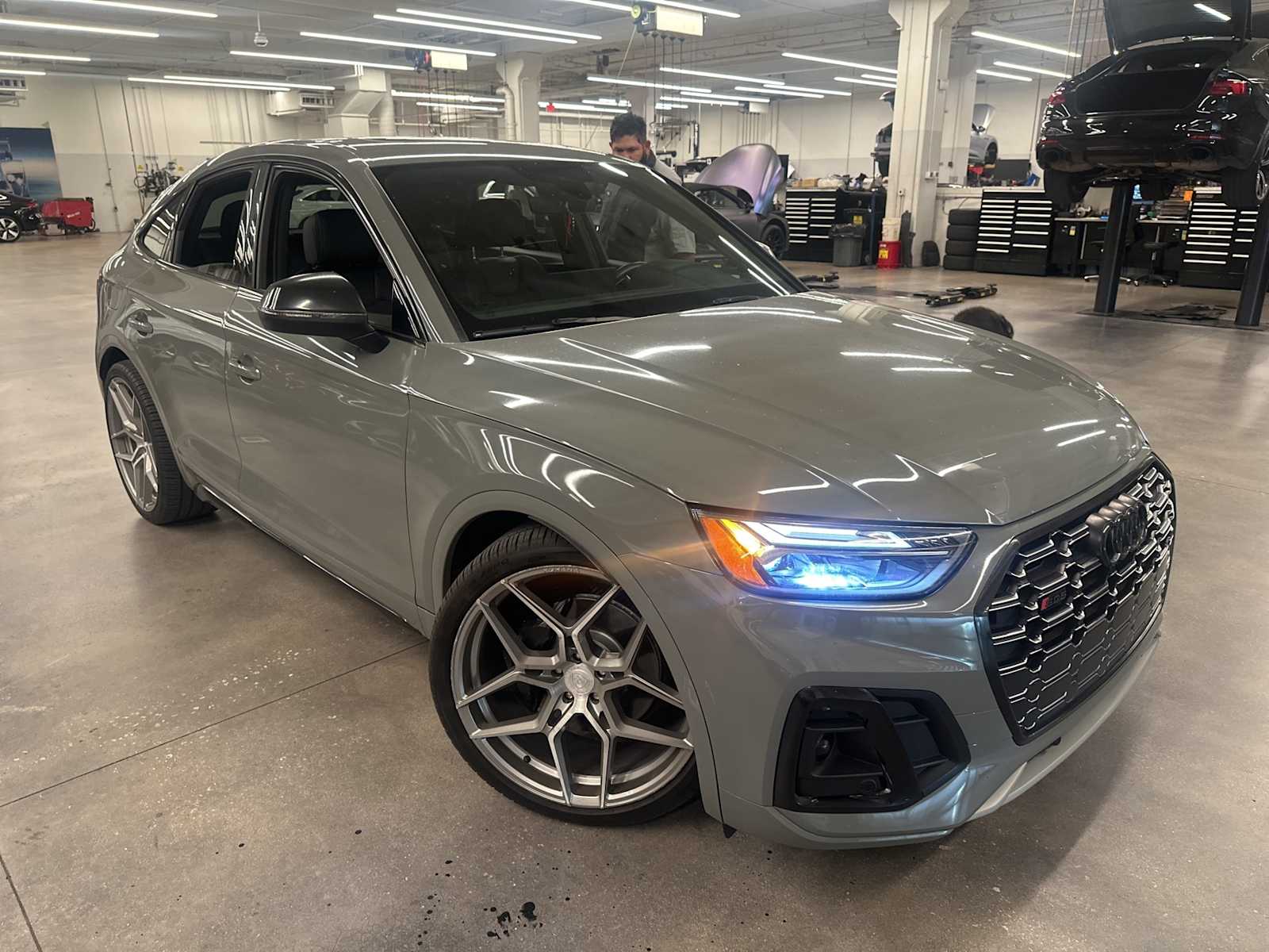 Thumbnail: 2022 Audi SQ5 - 1