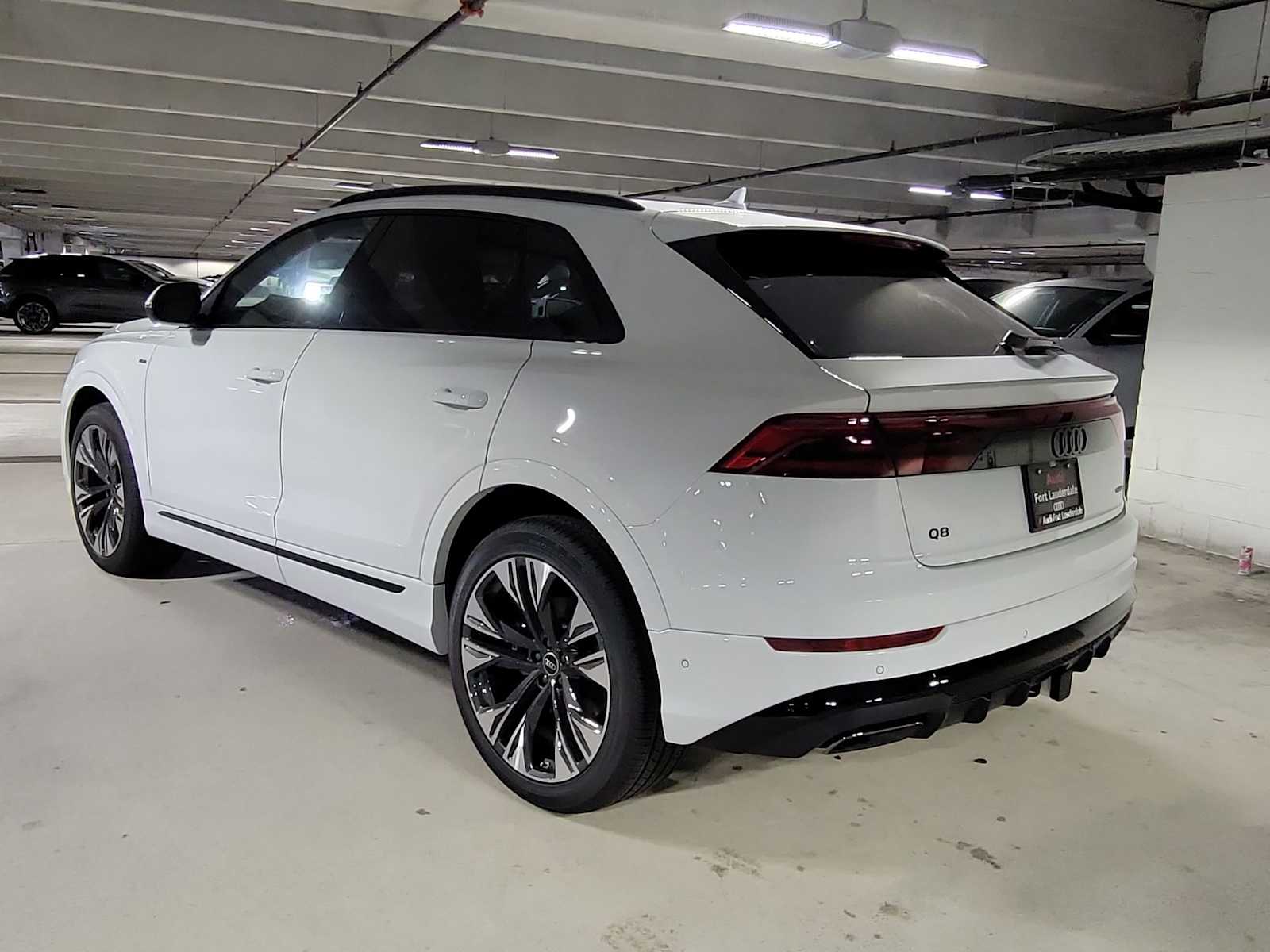 Thumbnail: 2026 Audi Q8 - 4