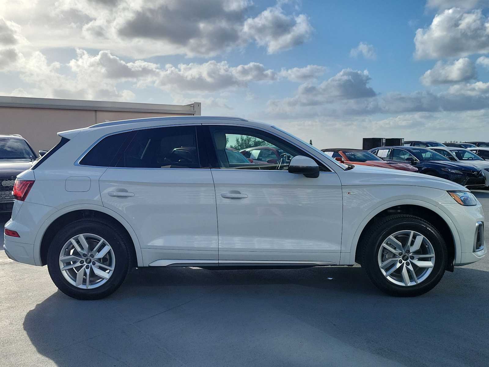 Thumbnail: 2023 Audi Q5 - 7