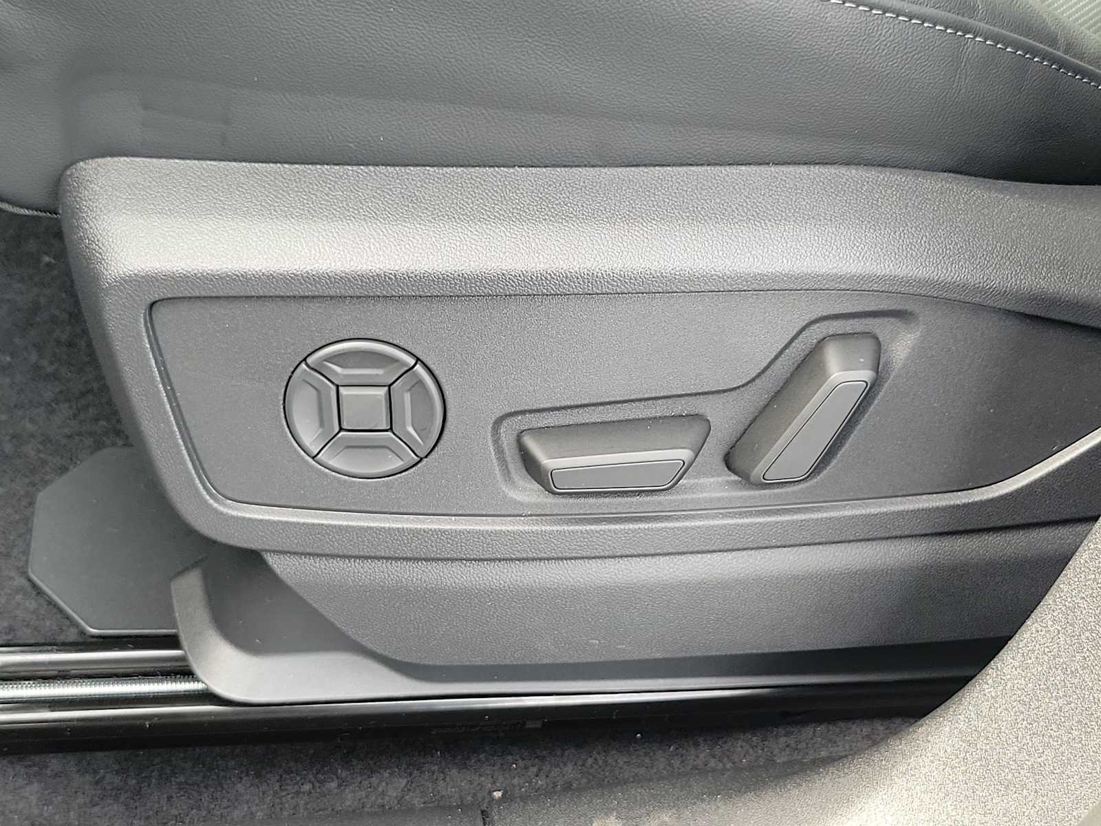 Thumbnail: 2025 Audi Q5 - 16