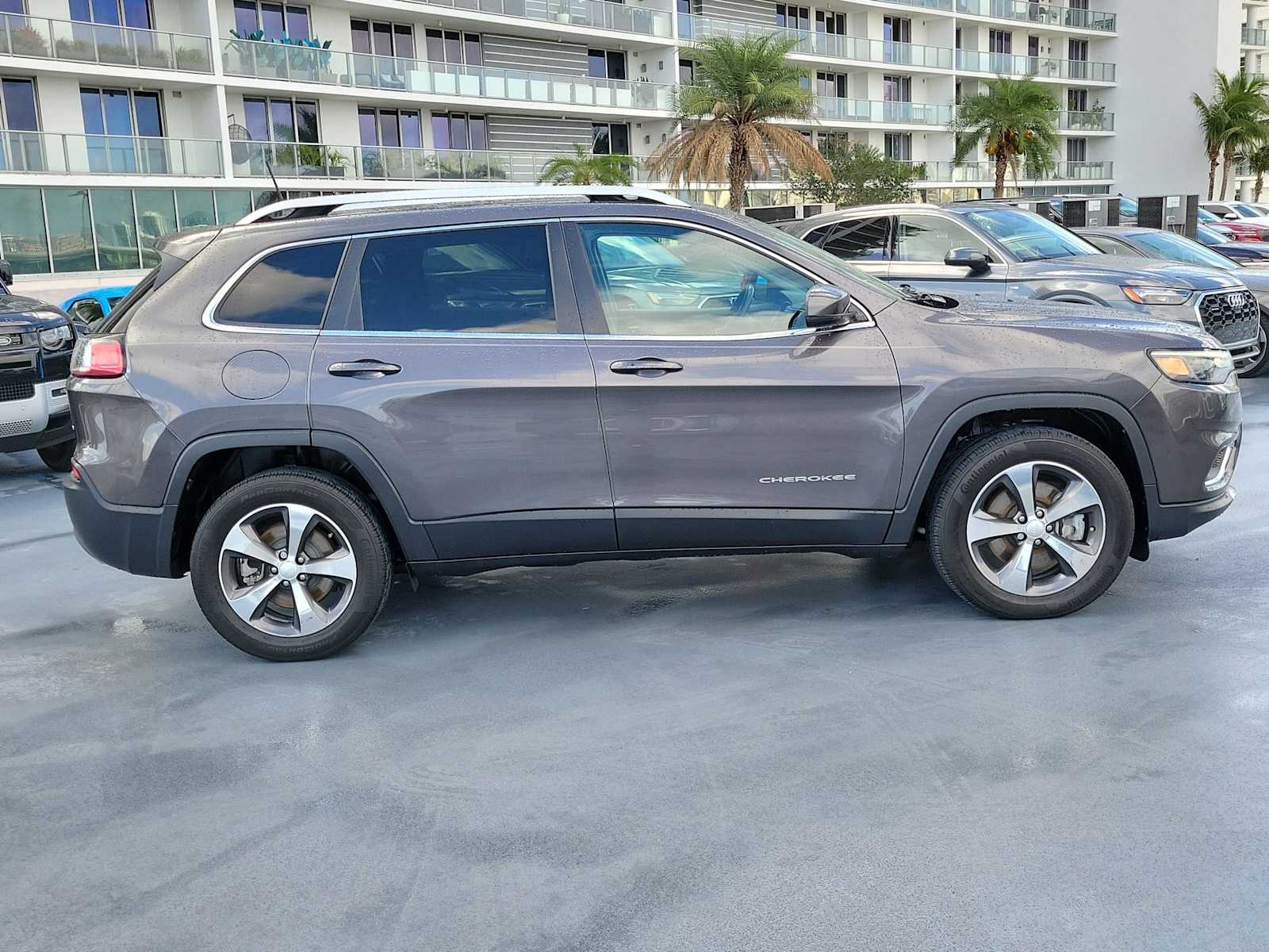 Thumbnail: 2020 Jeep Cherokee - 7