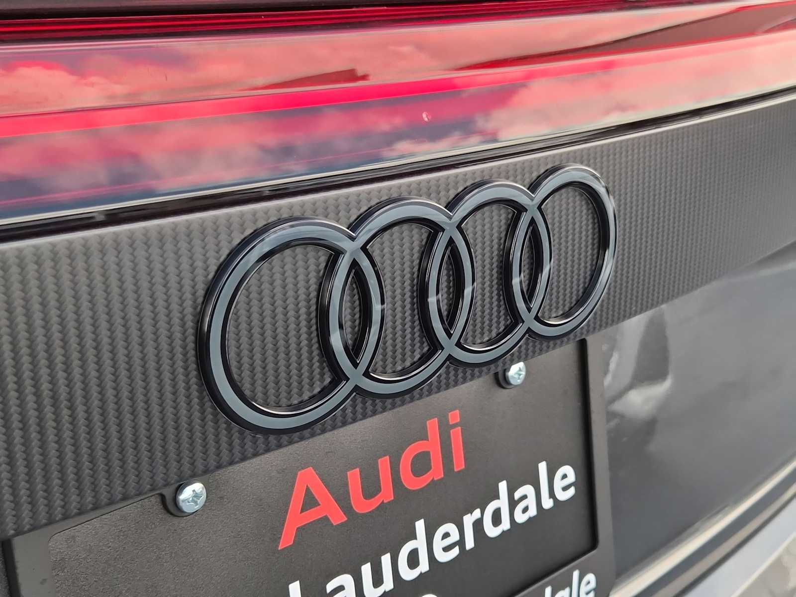 Thumbnail: 2026 Audi RS Q8 - 10