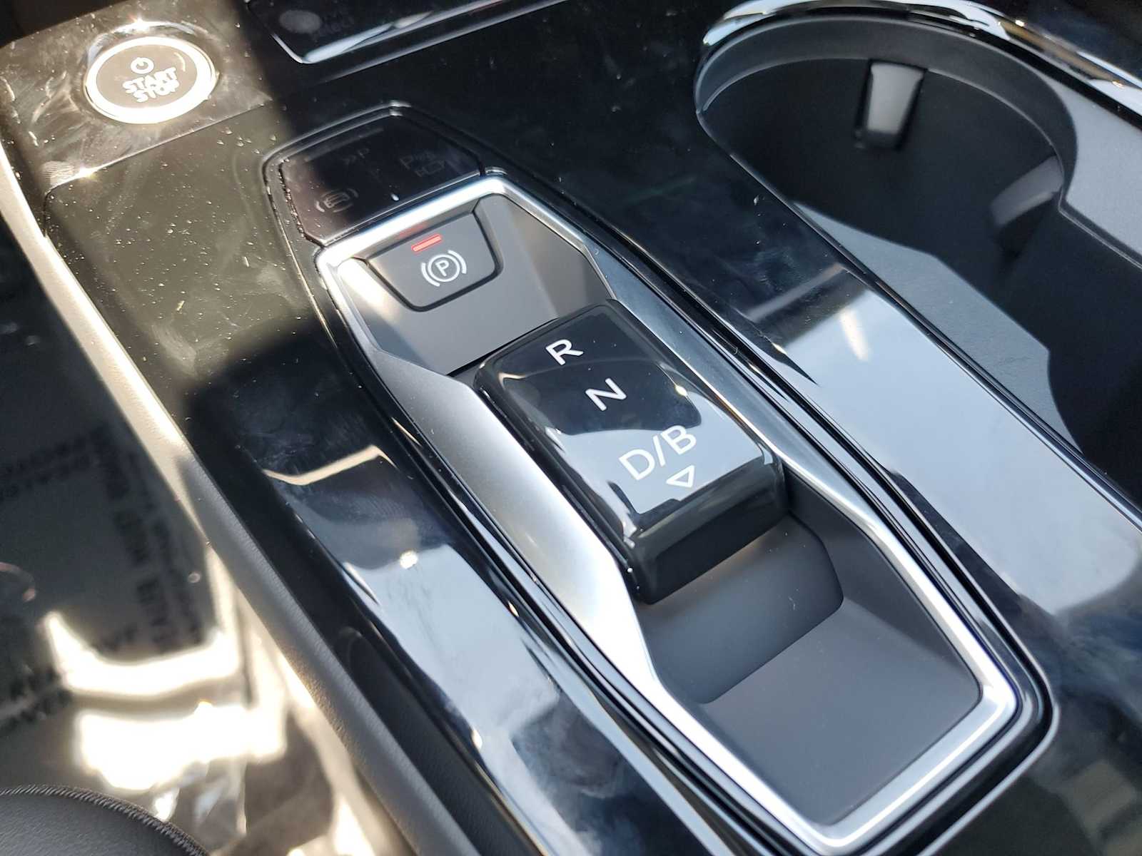 Thumbnail: 2025 Audi Q6 e-tron - 22