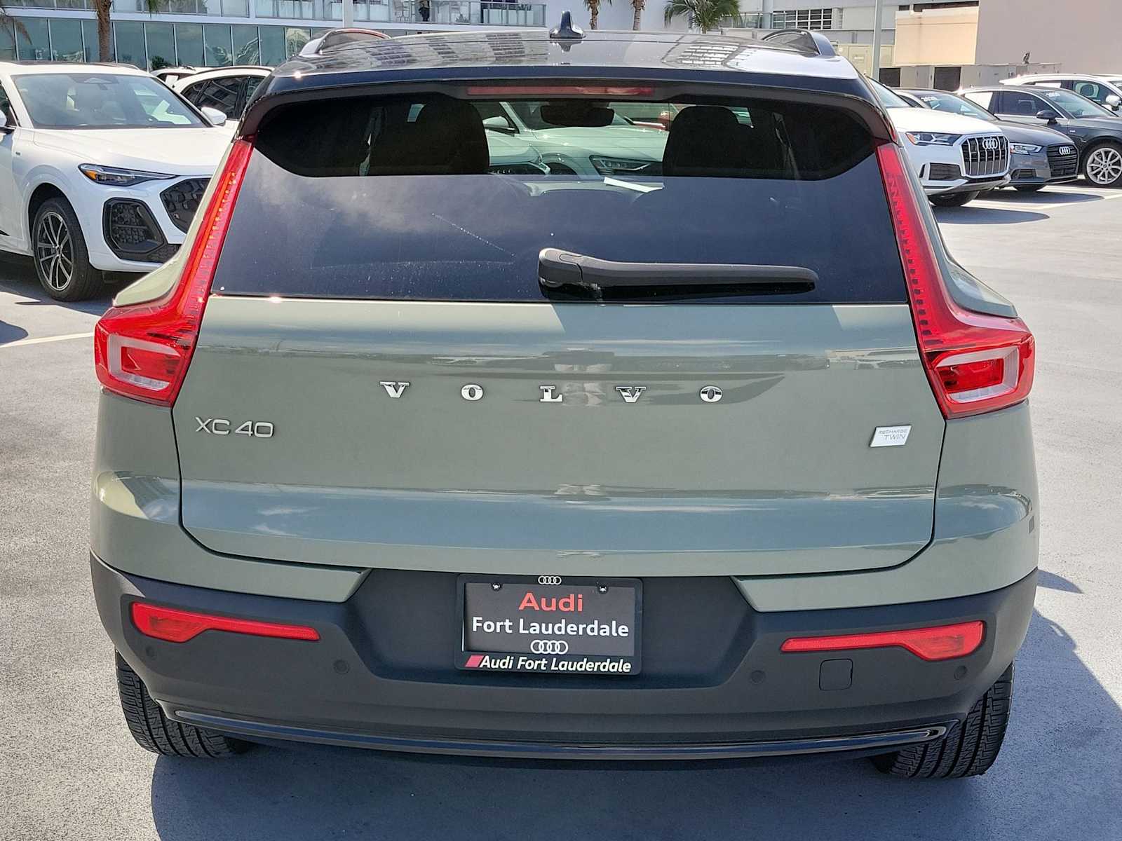 Thumbnail: 2023 Volvo XC40 - 5